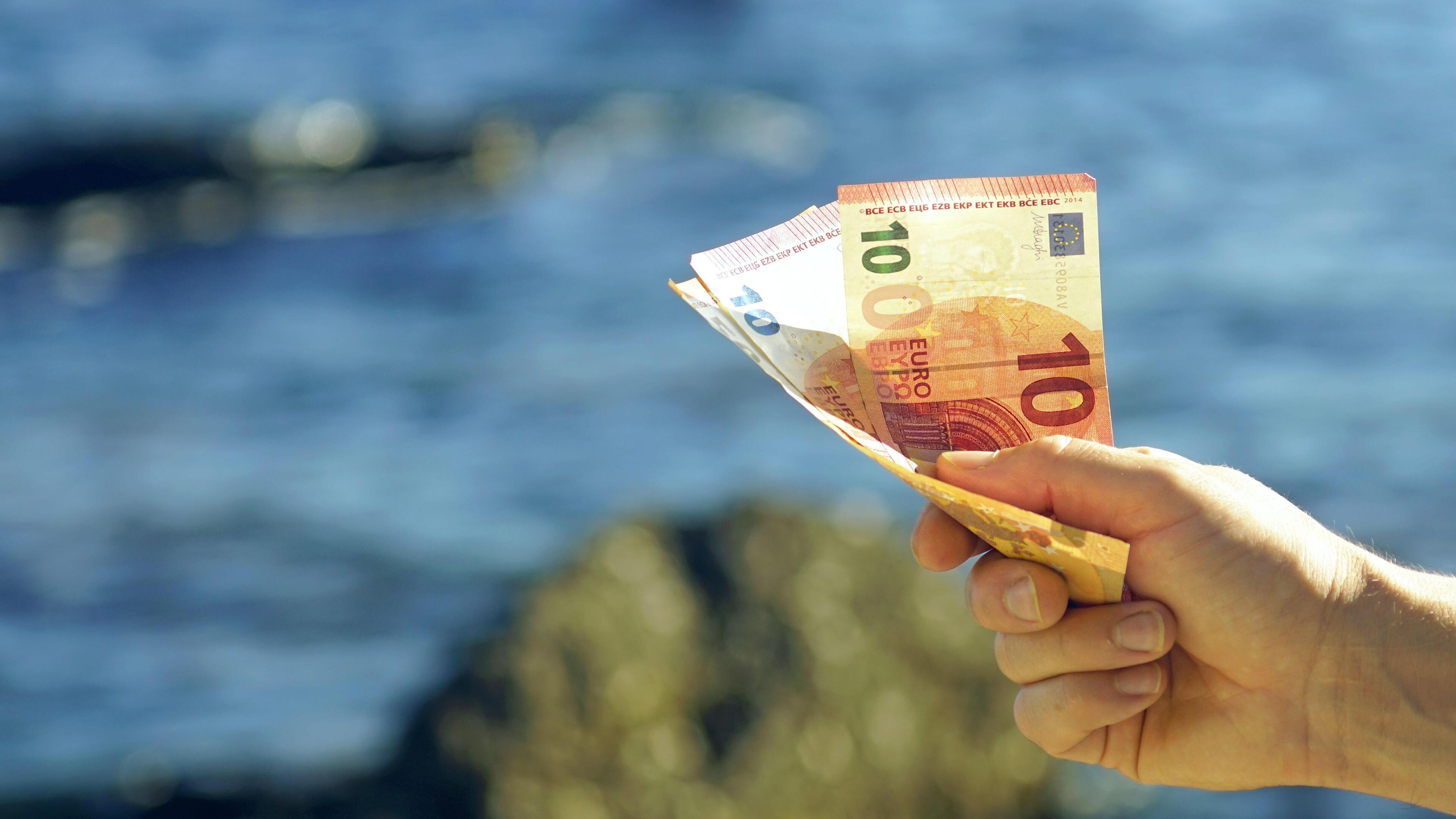 Self-employed workers may seek similar holiday scheme to farmers