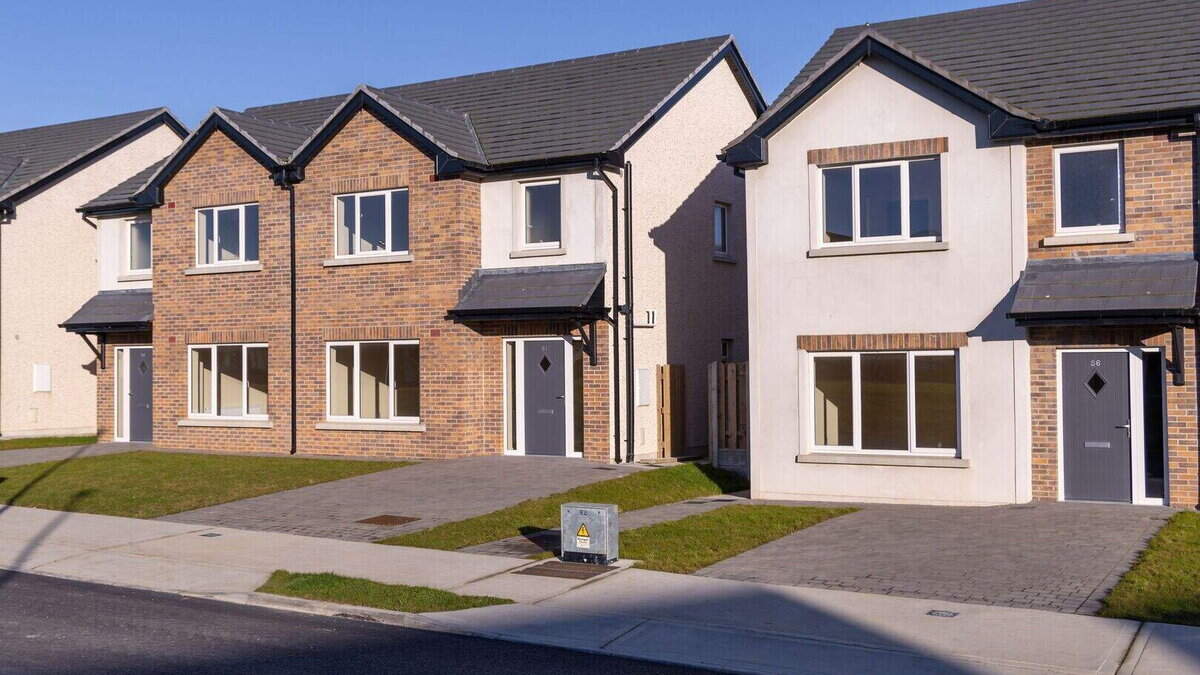 Residents of Louth social housing scheme call for pedestrian access route to train station