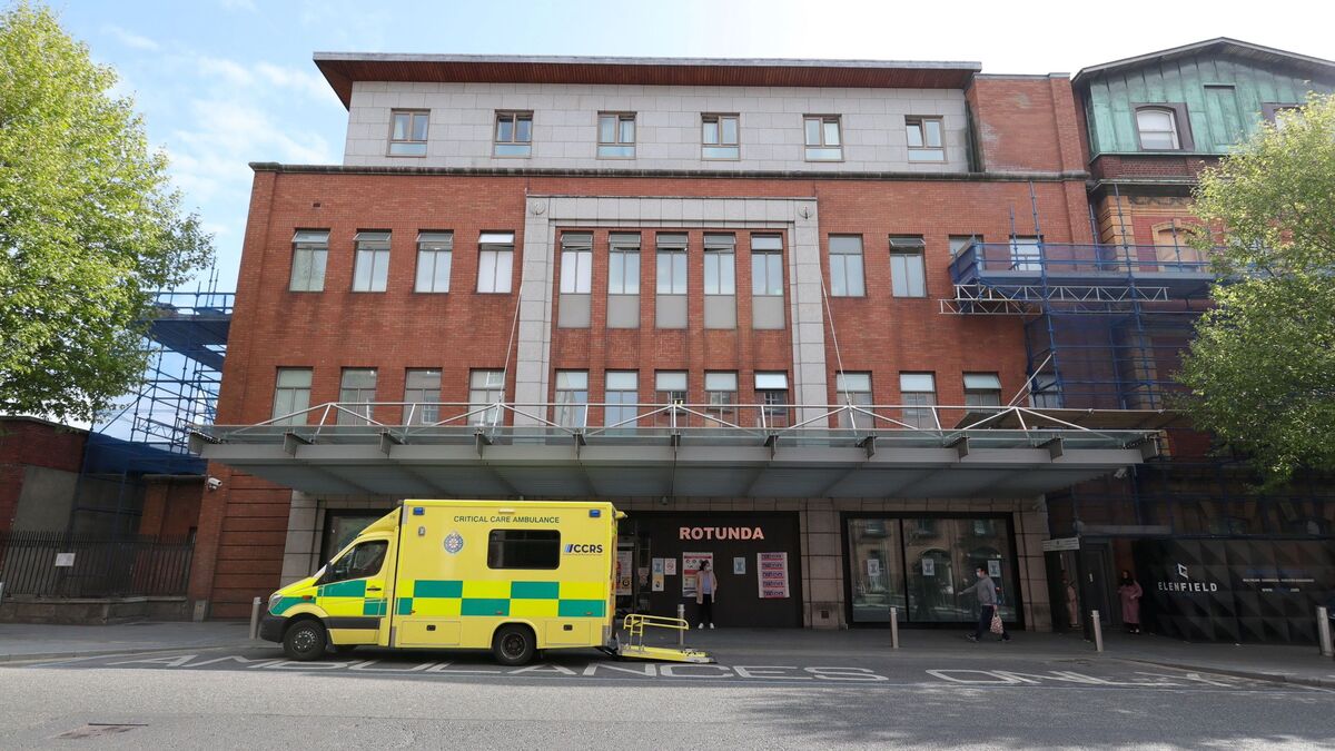Consultants on public contracts told to 'immediately' stop taking fees to treat private maternity patients