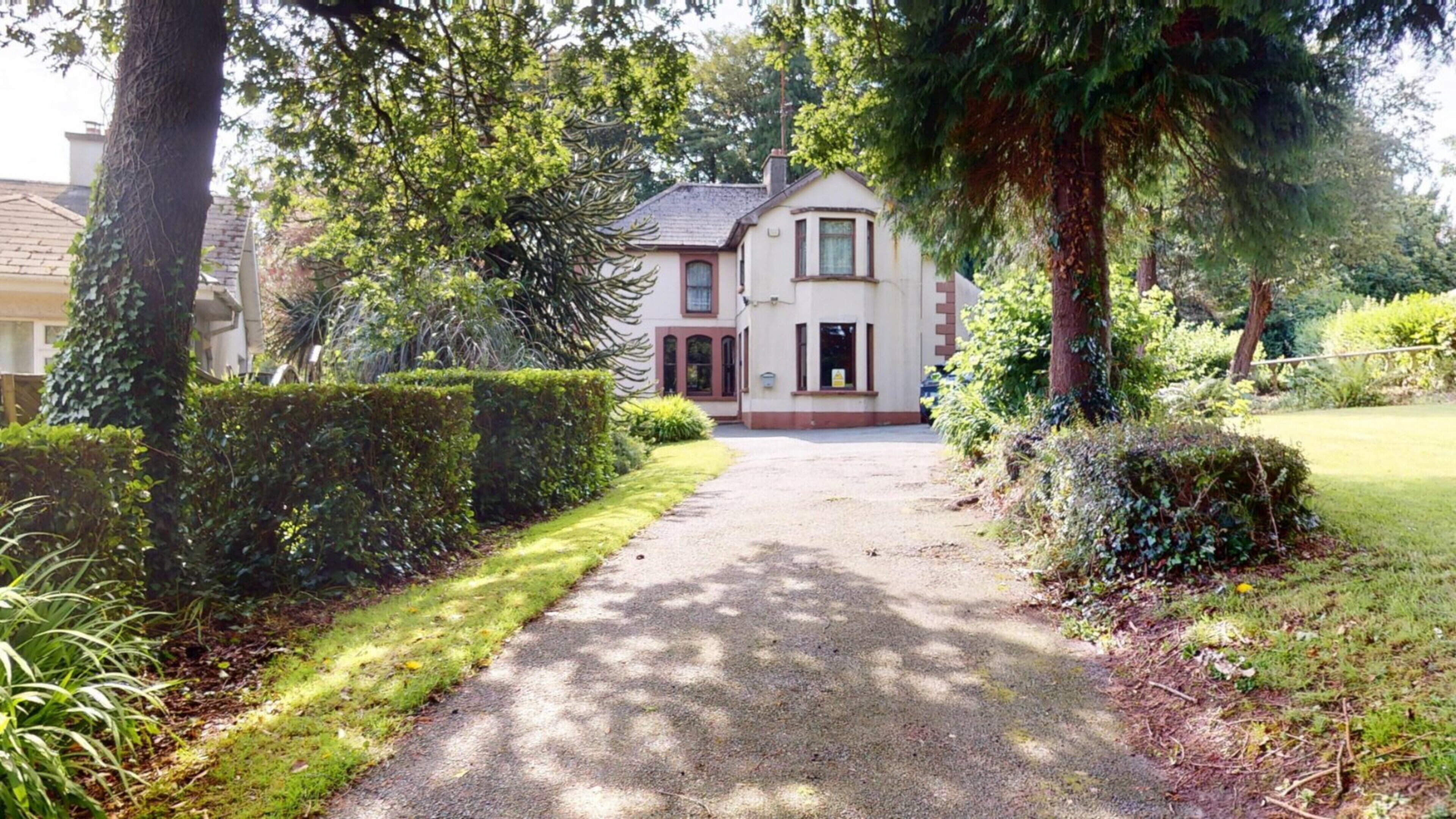 Character-filled 1913 four-bed fixer-upper tucked away in Wexford town to go under the hammer