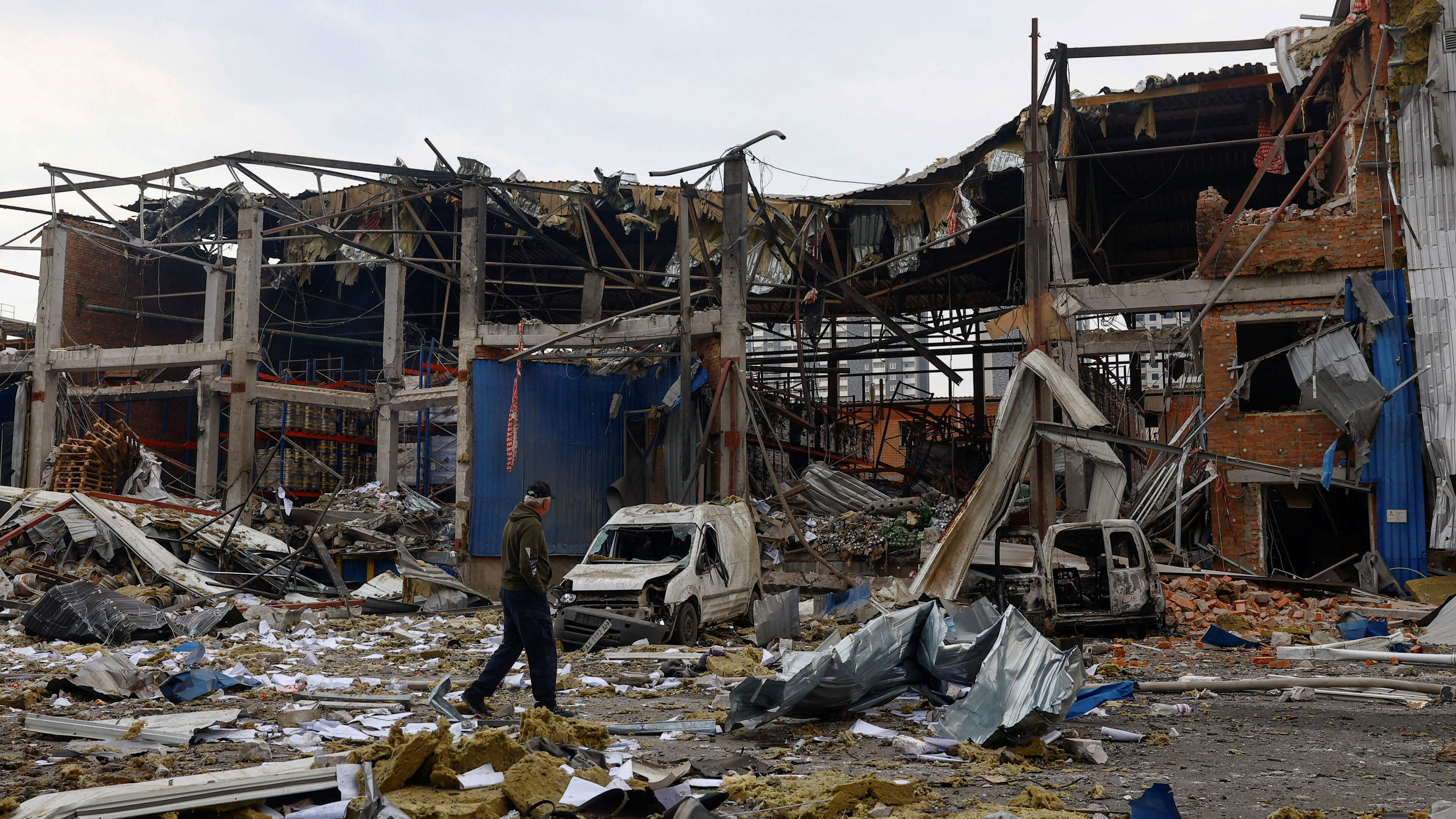 Russian overnight attack on Kyiv kills one, official says