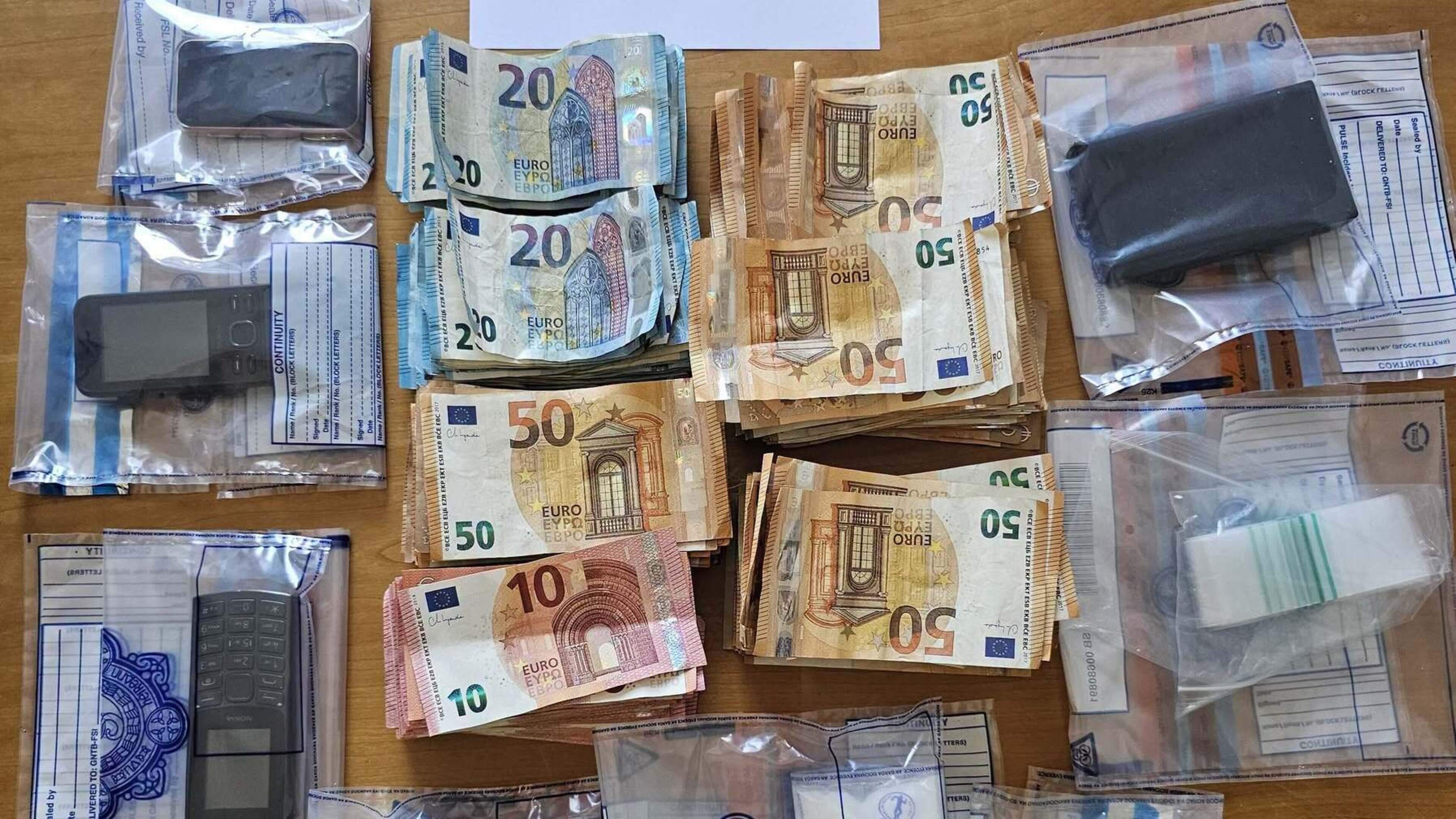 Kerry properties searched as gardaí seize suspected drugs and cash