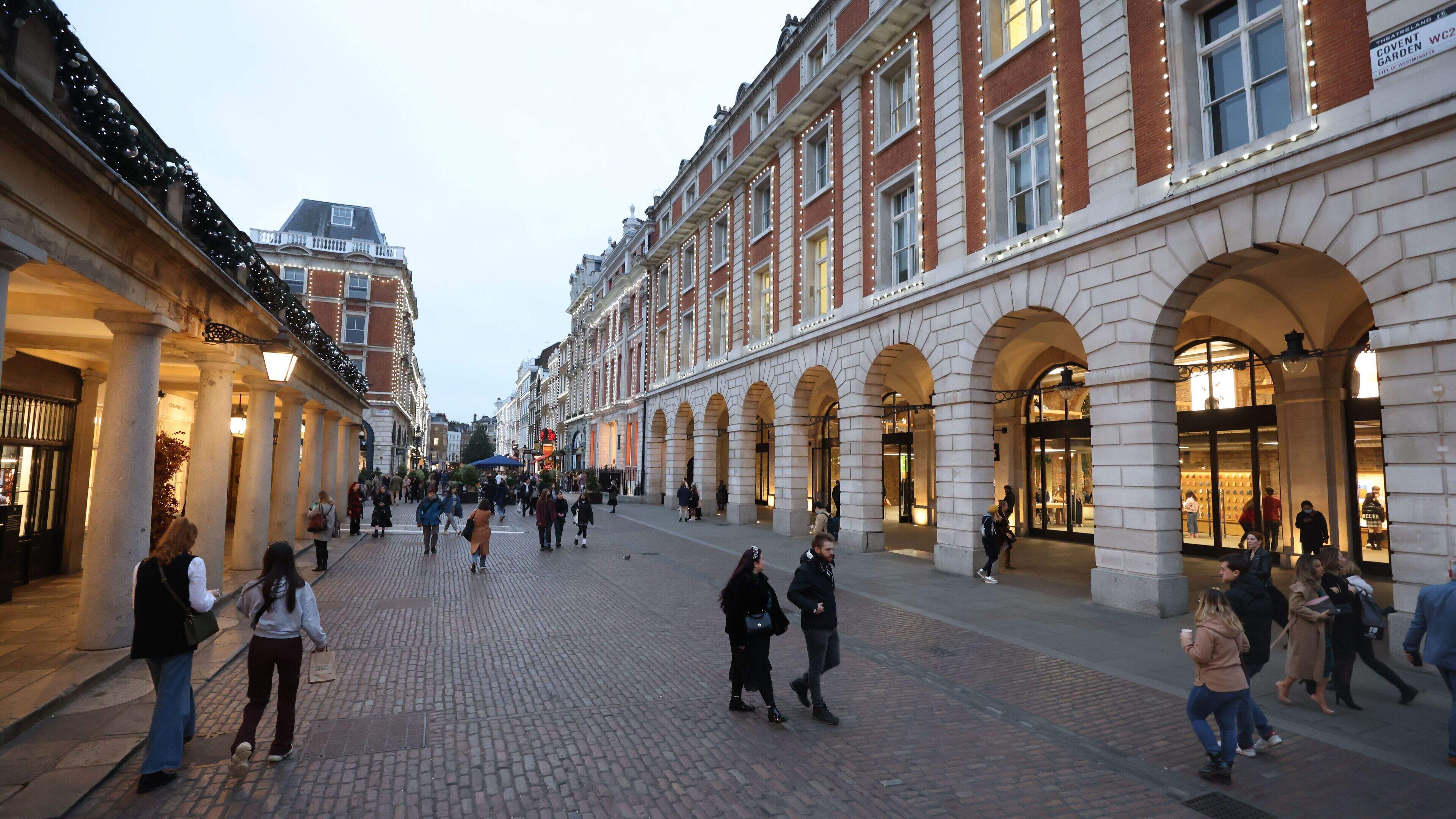 Woman arrested after four men stabbed in London’s Covent Garden