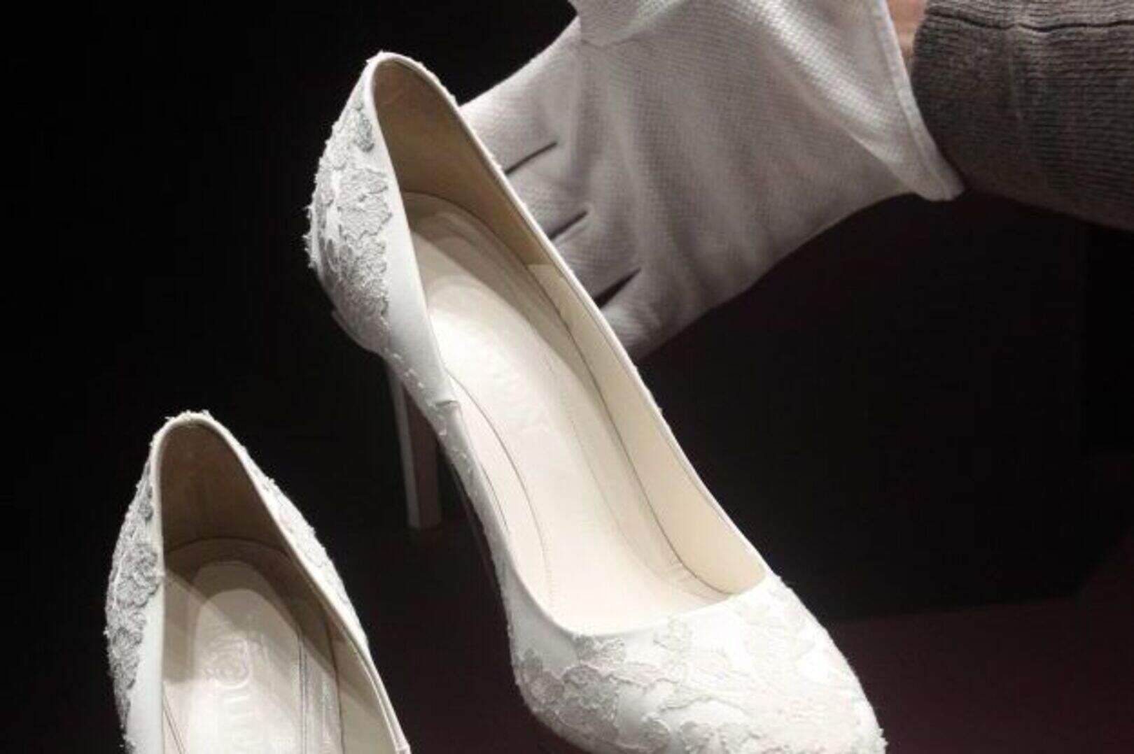 We finally know what Kate Middleton's wedding shoes looked like | Irish  Independent