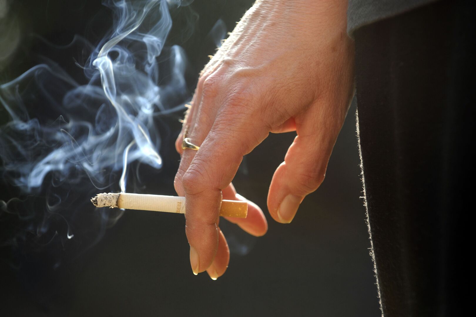 Doctors call for sale of tobacco to be banned as smoking kills 100 people a  week