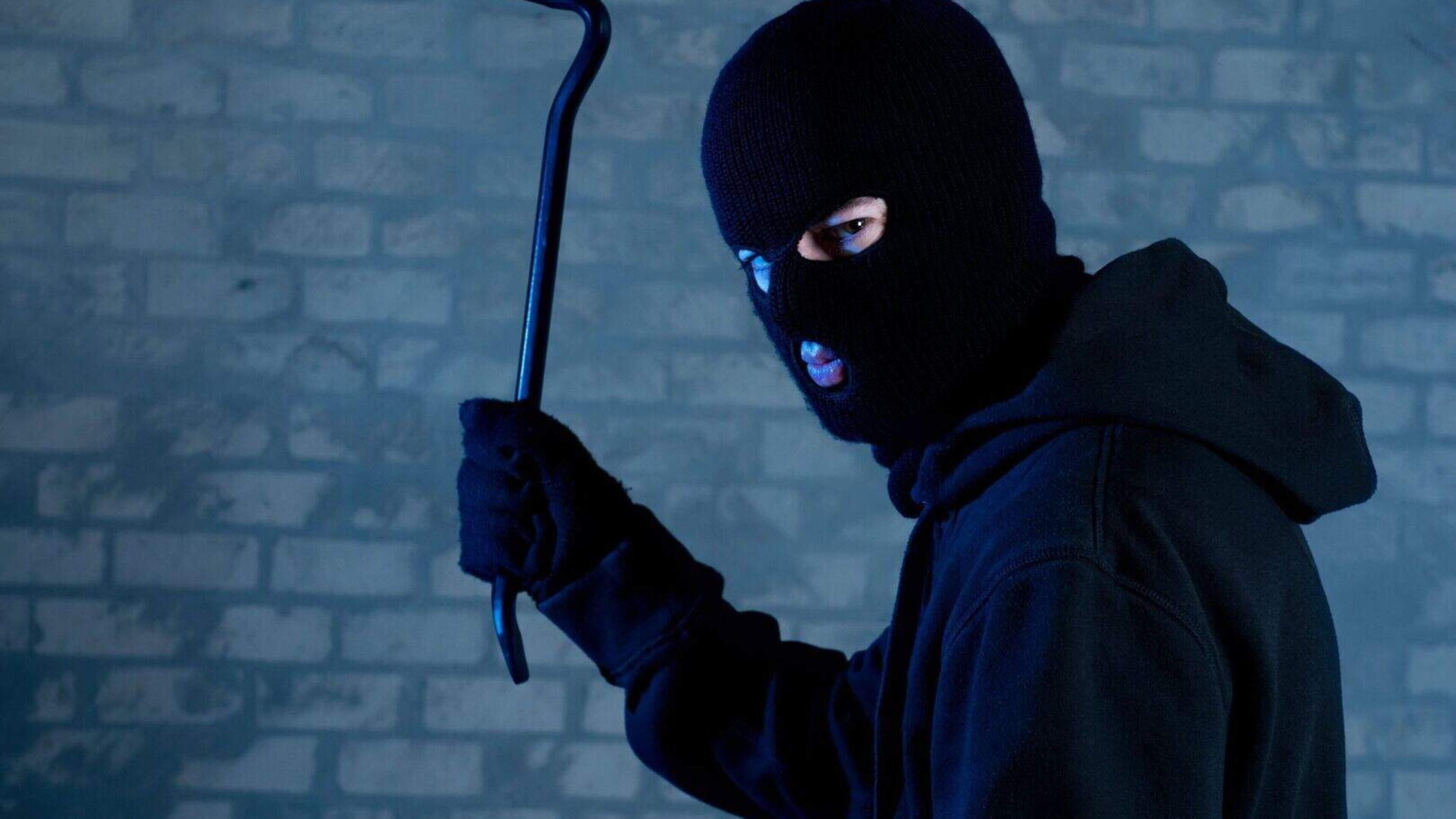 Burglary gang linked to rural midlands house raids within hours of each other