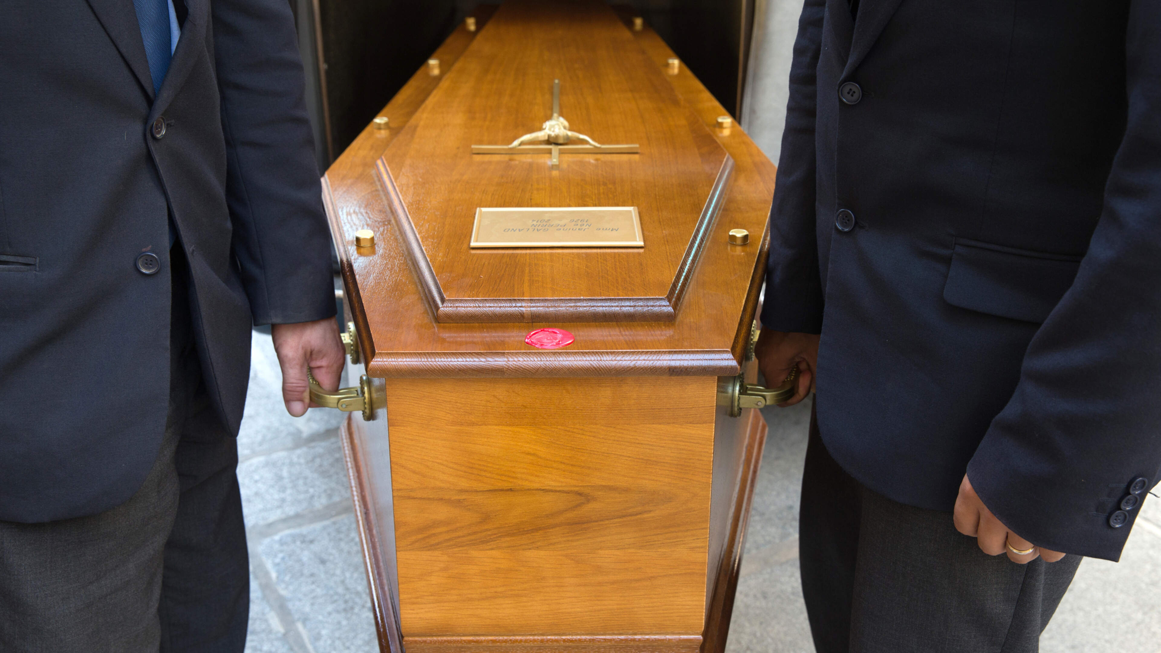 Health staff must fork out an extra €250 for credit union to cover funeral expenses