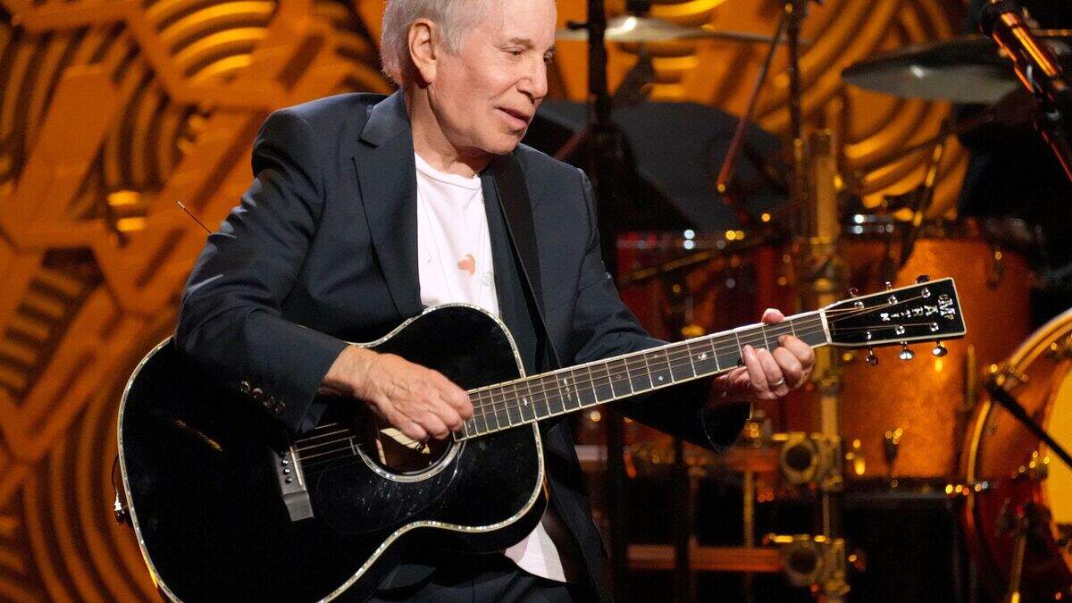 Paul Simon brings on fiddler Martin Hayes for ‘The Boxer' and plays the hits during triumphant show of two halves