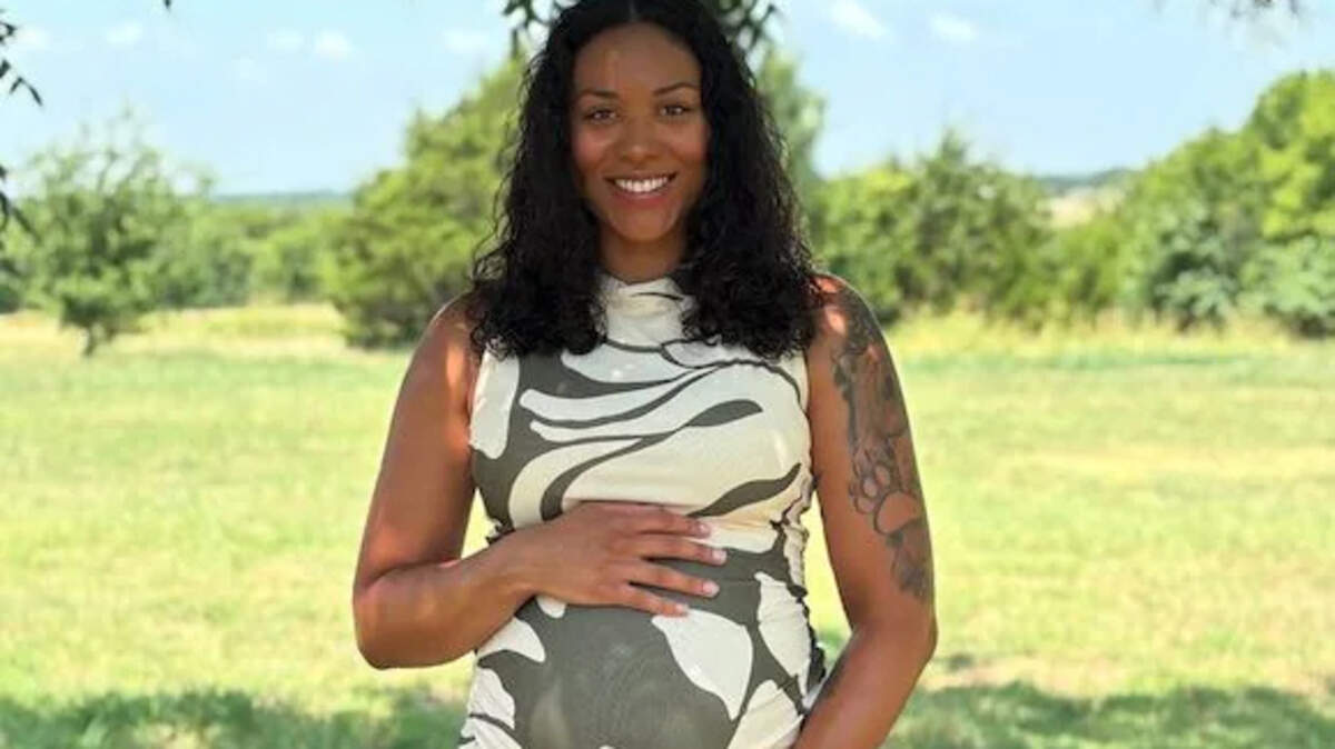 Surrogate mother fighting to stop parents aborting baby with heart defect