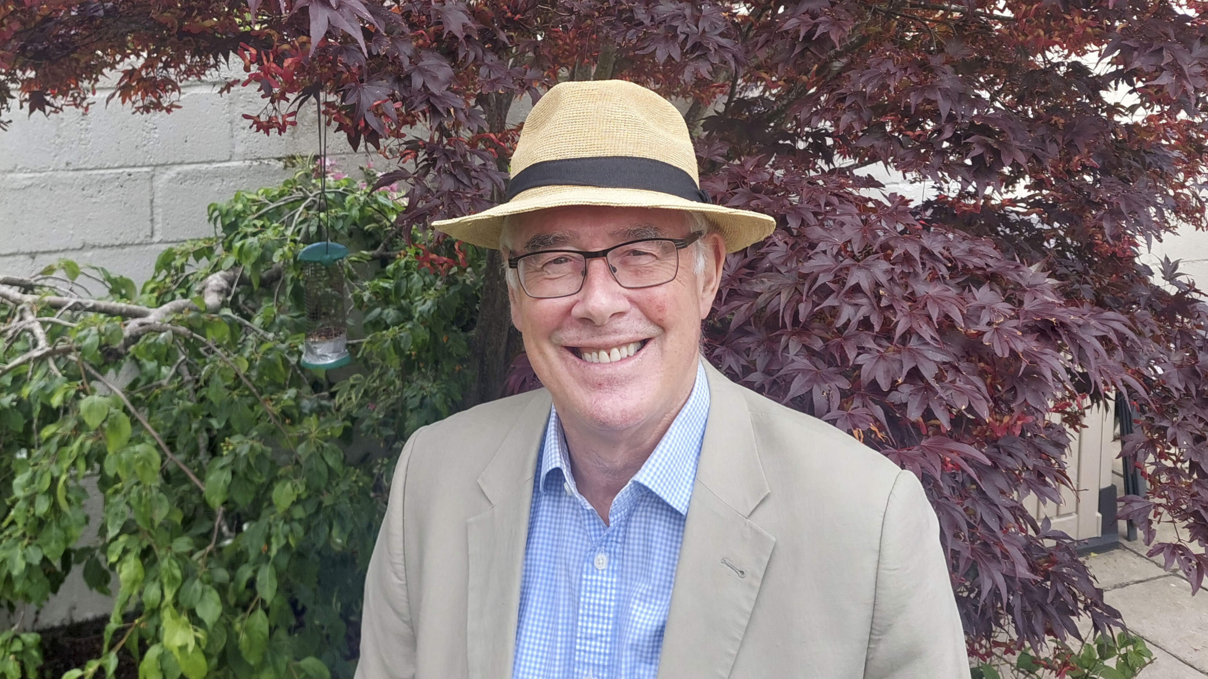 Pádhraic ag dul i mbun taistil in éineacht leis na mórscríbhneoirí