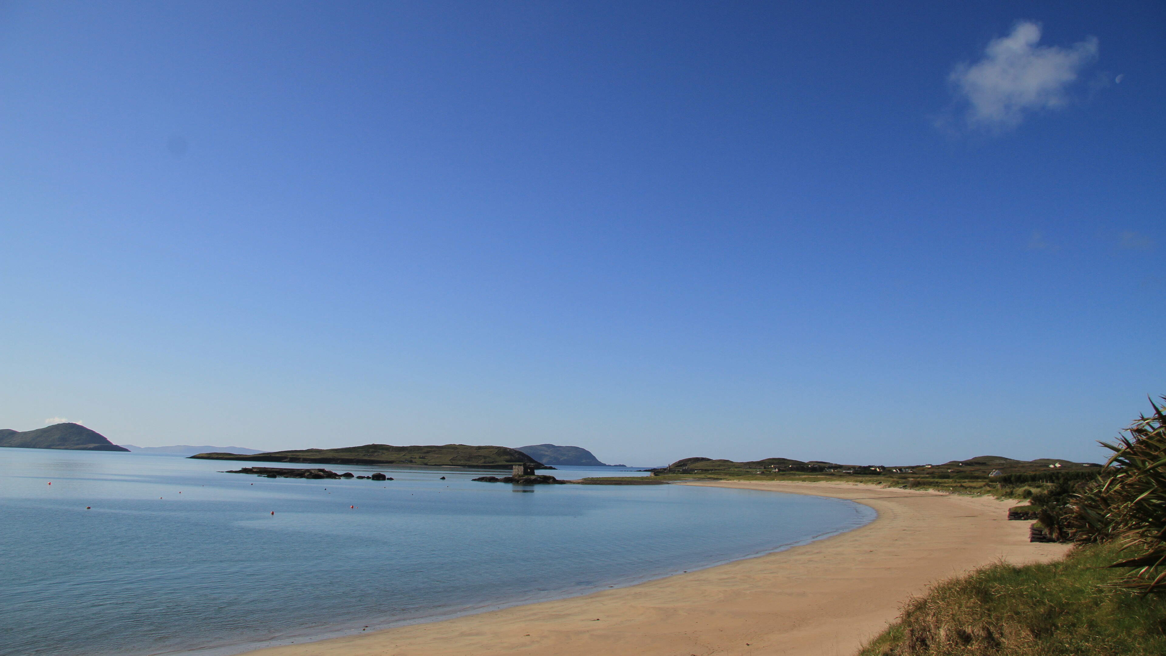 Popular Kerry beach closed due to sewage in the water