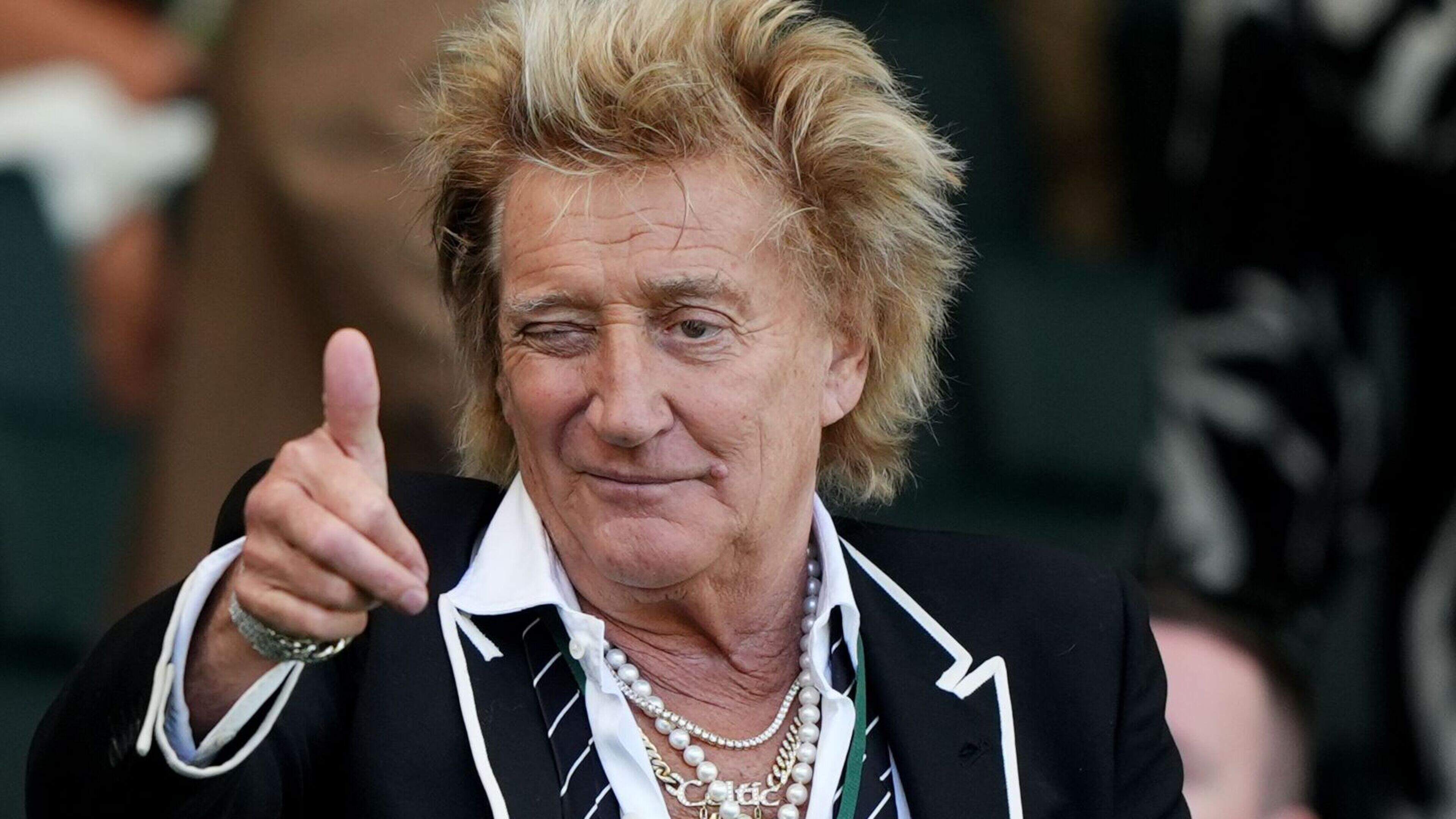 Rod Stewart stops concert to use oxygen mask, telling crowd: ‘I nearly fainted’