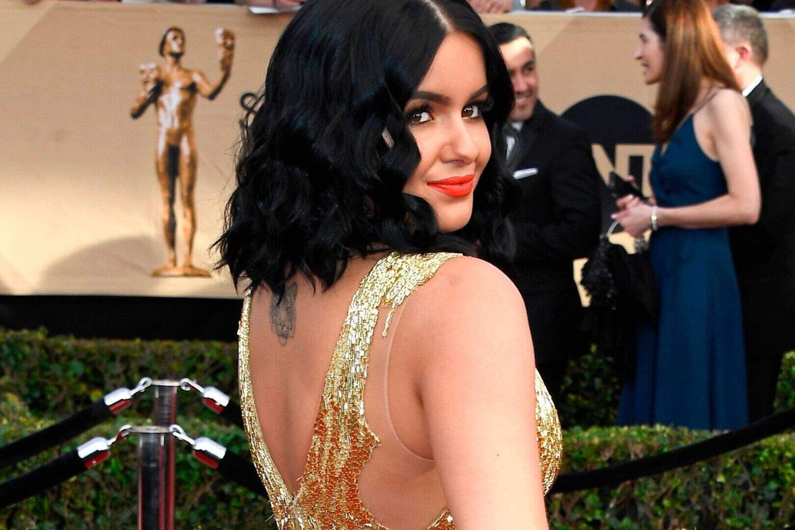 ariel winter gold dress Why TF do I have to the same as everyone else?' - defends sexy dress criticism glitter party dress