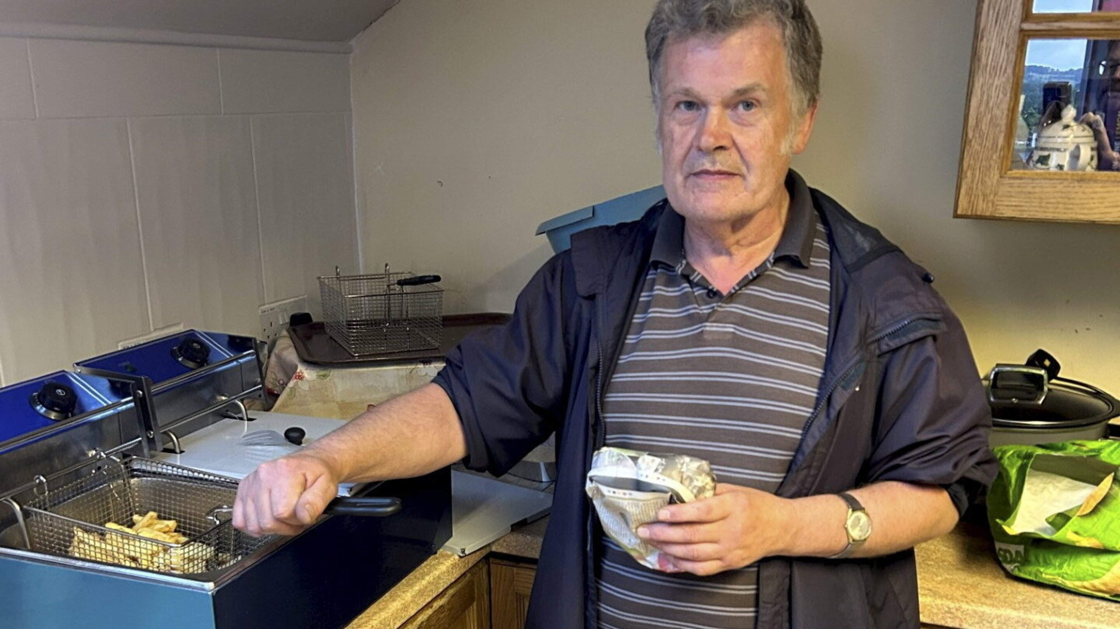 Legendary Wicklow chip shop owner to come out of retirement to serve famous burgers at family day