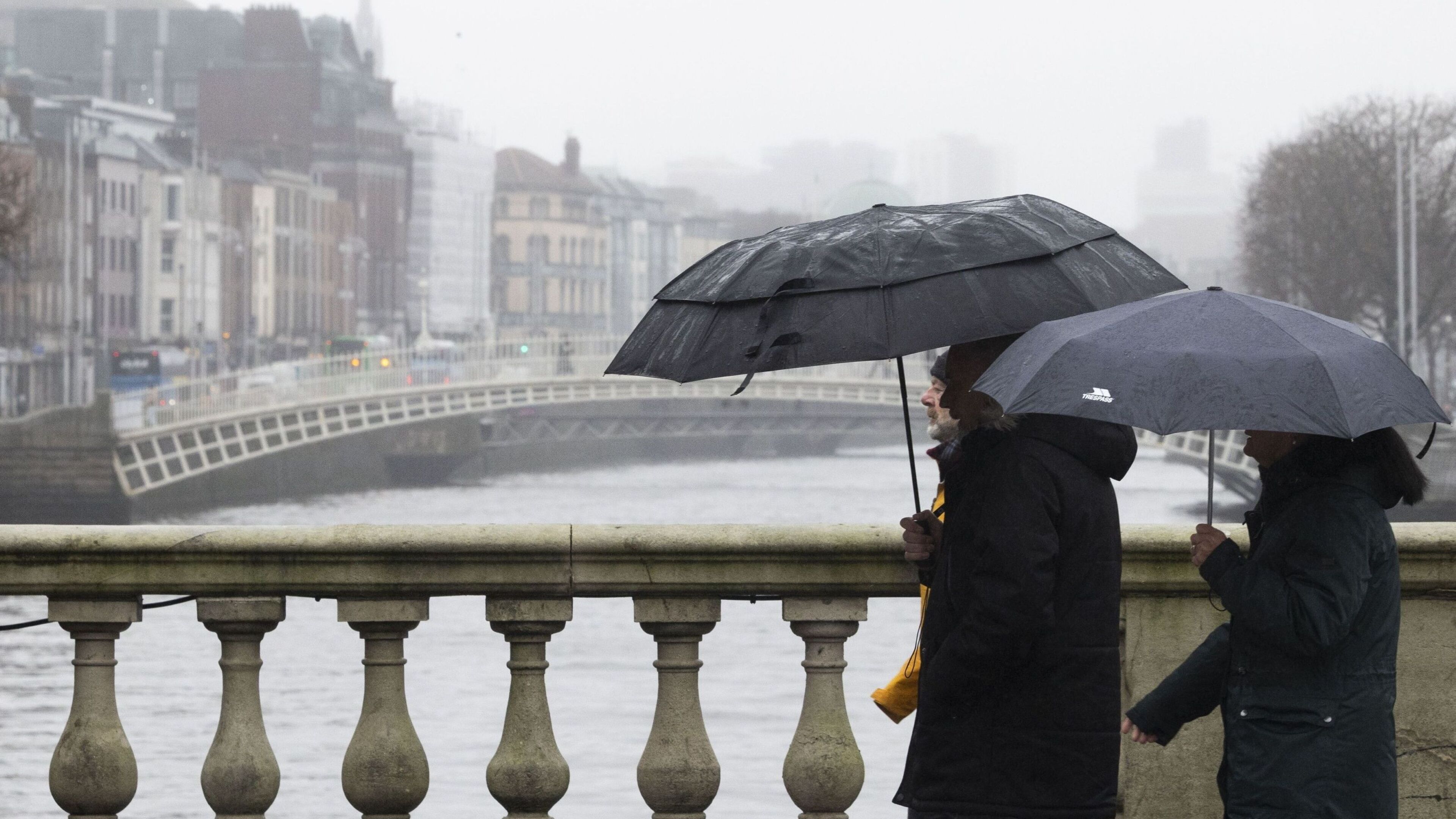 Met Éireann issues status yellow rain weather warnings for two counties 