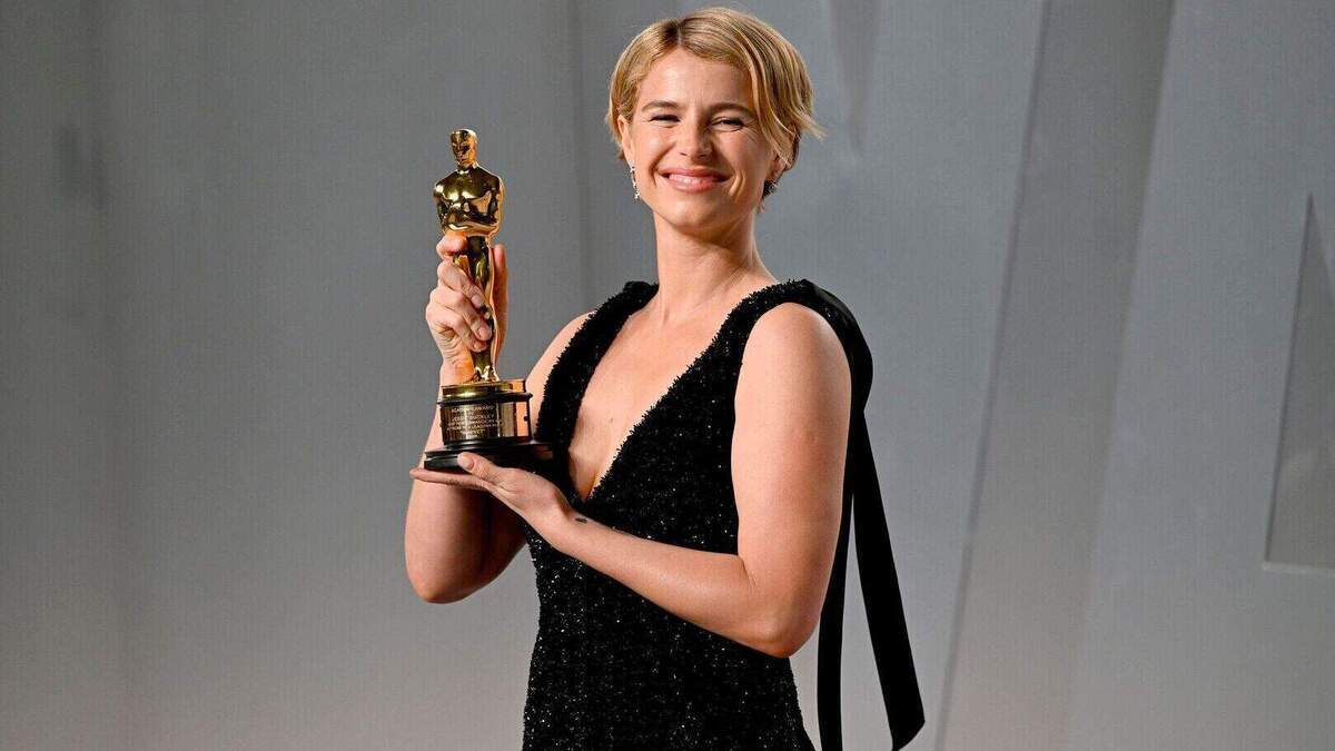 Kerry star Jessie Buckley hailed as 'deeply talented' as Dublin honour caps global awards sweep