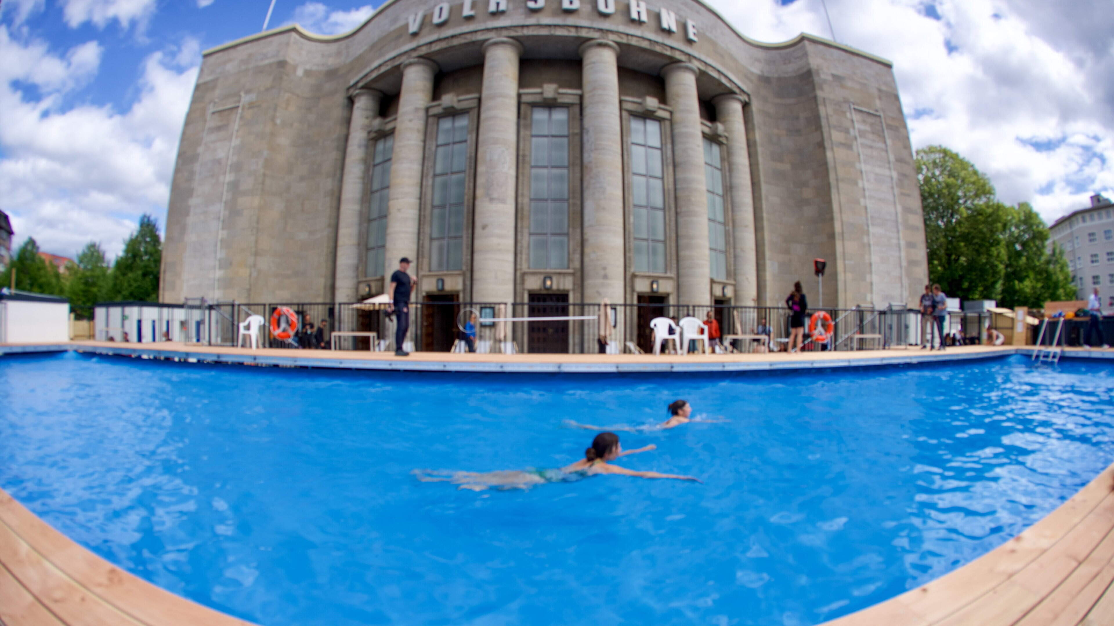 Plan to exclude white swimmers from Berlin public pool event triggers backlash