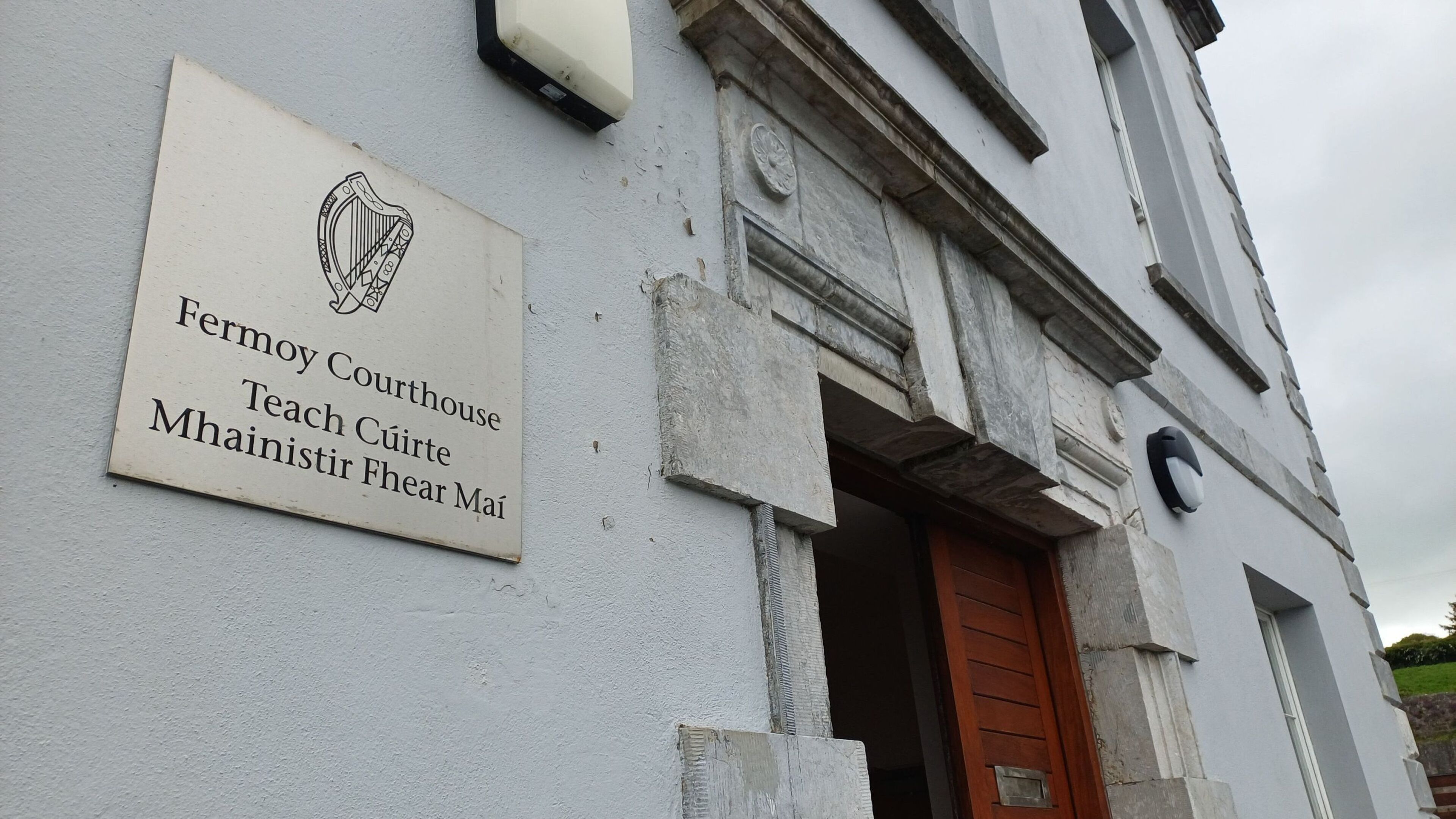 Cork window fitter who spun a ‘financial web of debt’ told to pay back money to client