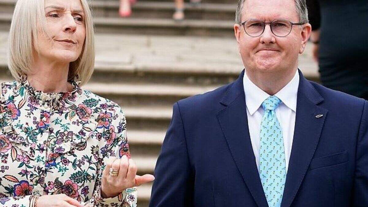 Jeffrey Donaldson’s wife Eleanor charged with aiding and abetting | Irish Independent