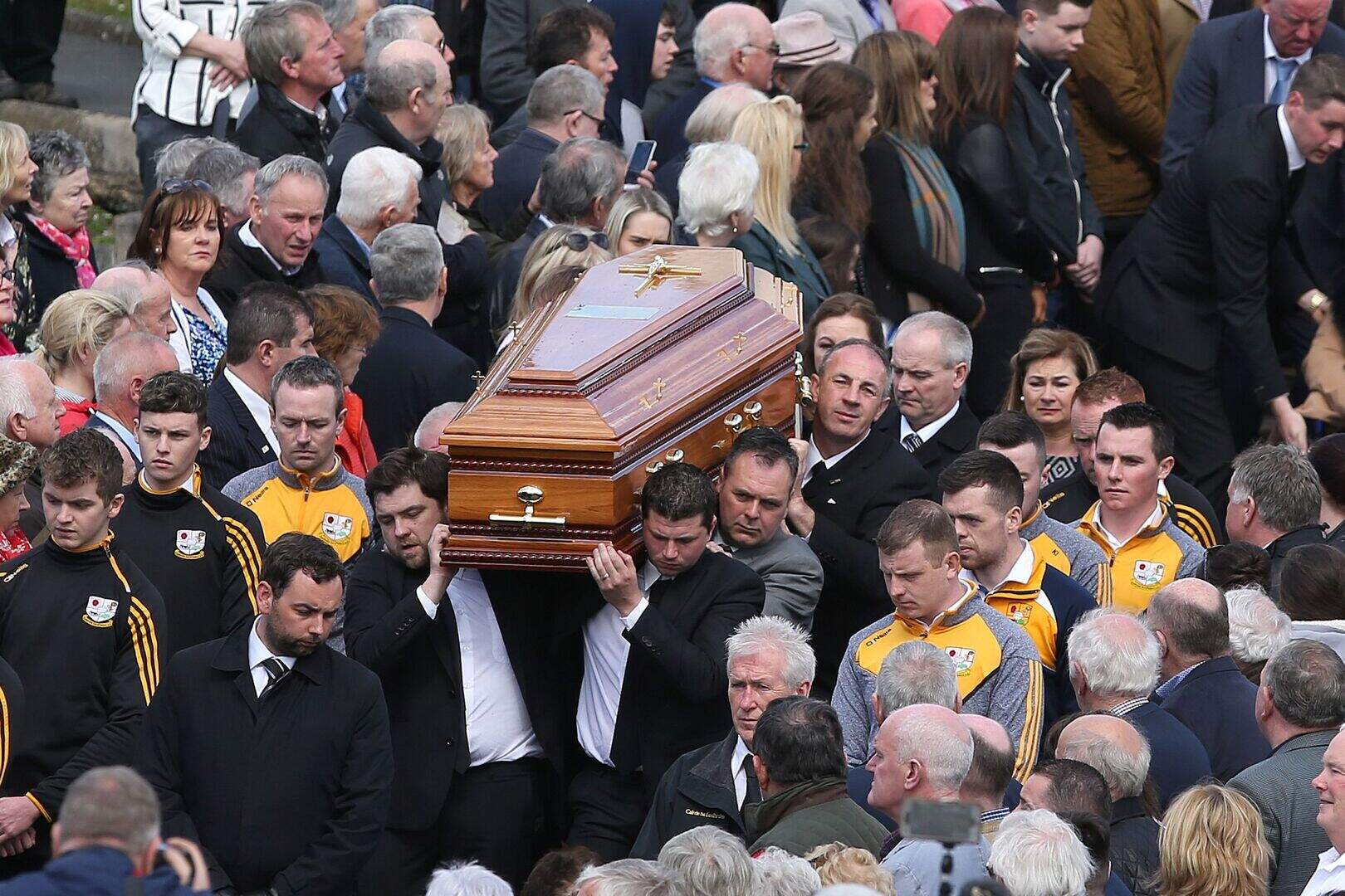 'There'll never be another Big Tom' - Thousands turn out to bid ...