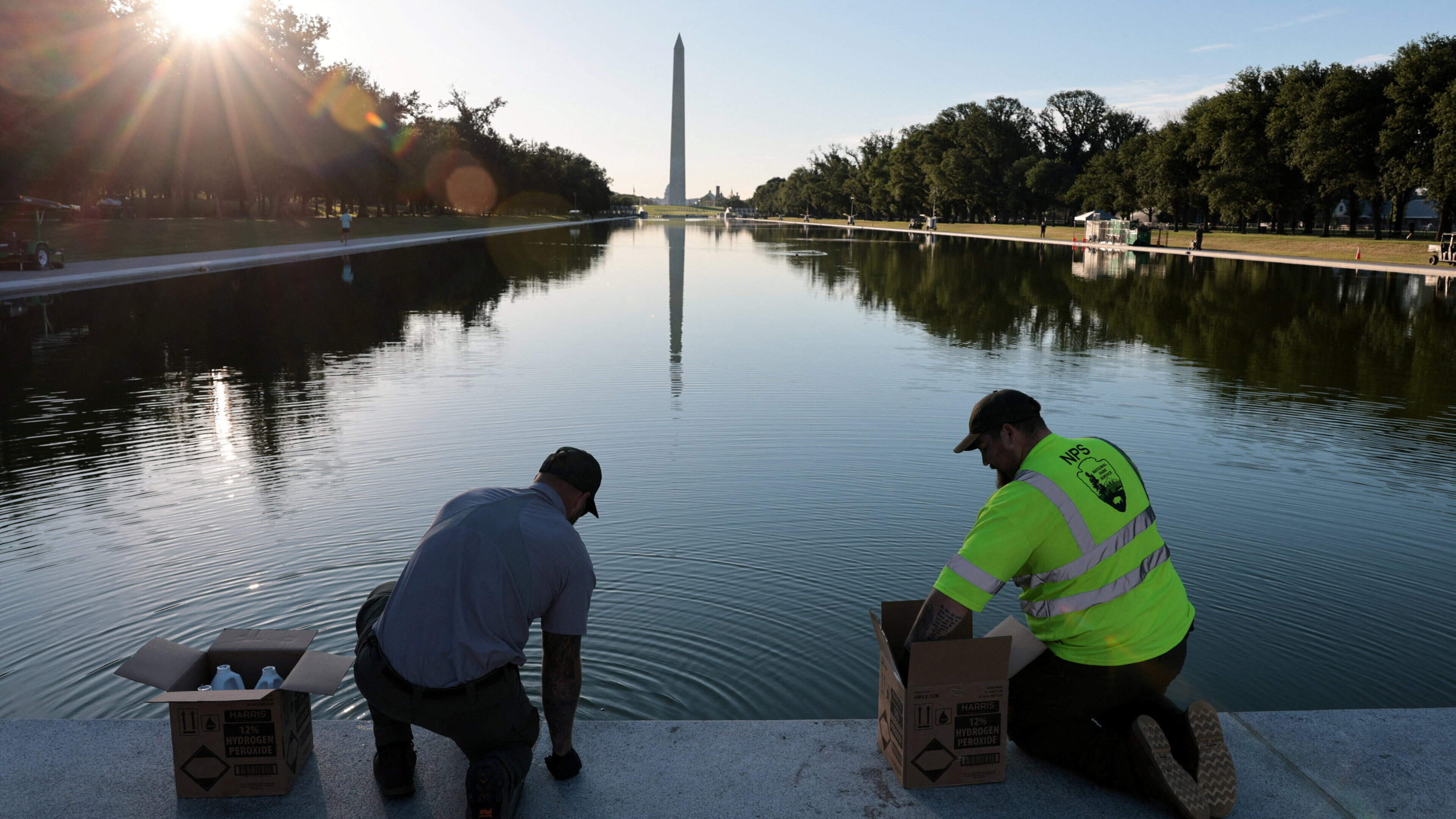 Trump blames Obama after Reflecting Pool turns green, despite $14m revamp
