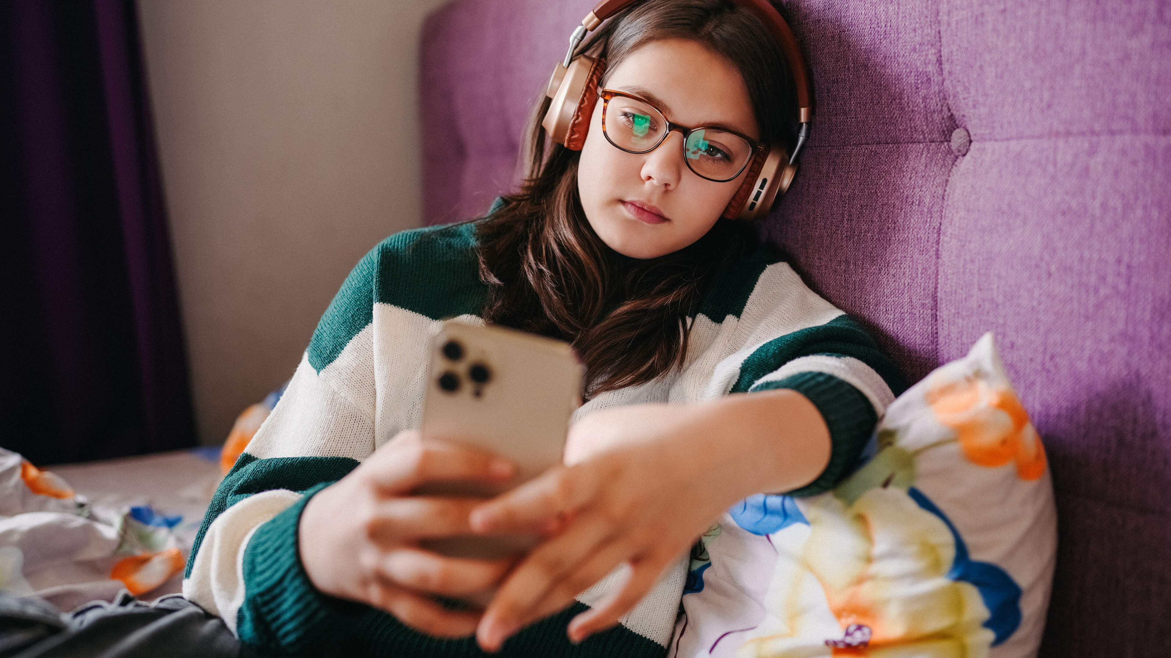 Early social media use leaves children six months behind at school, study suggests