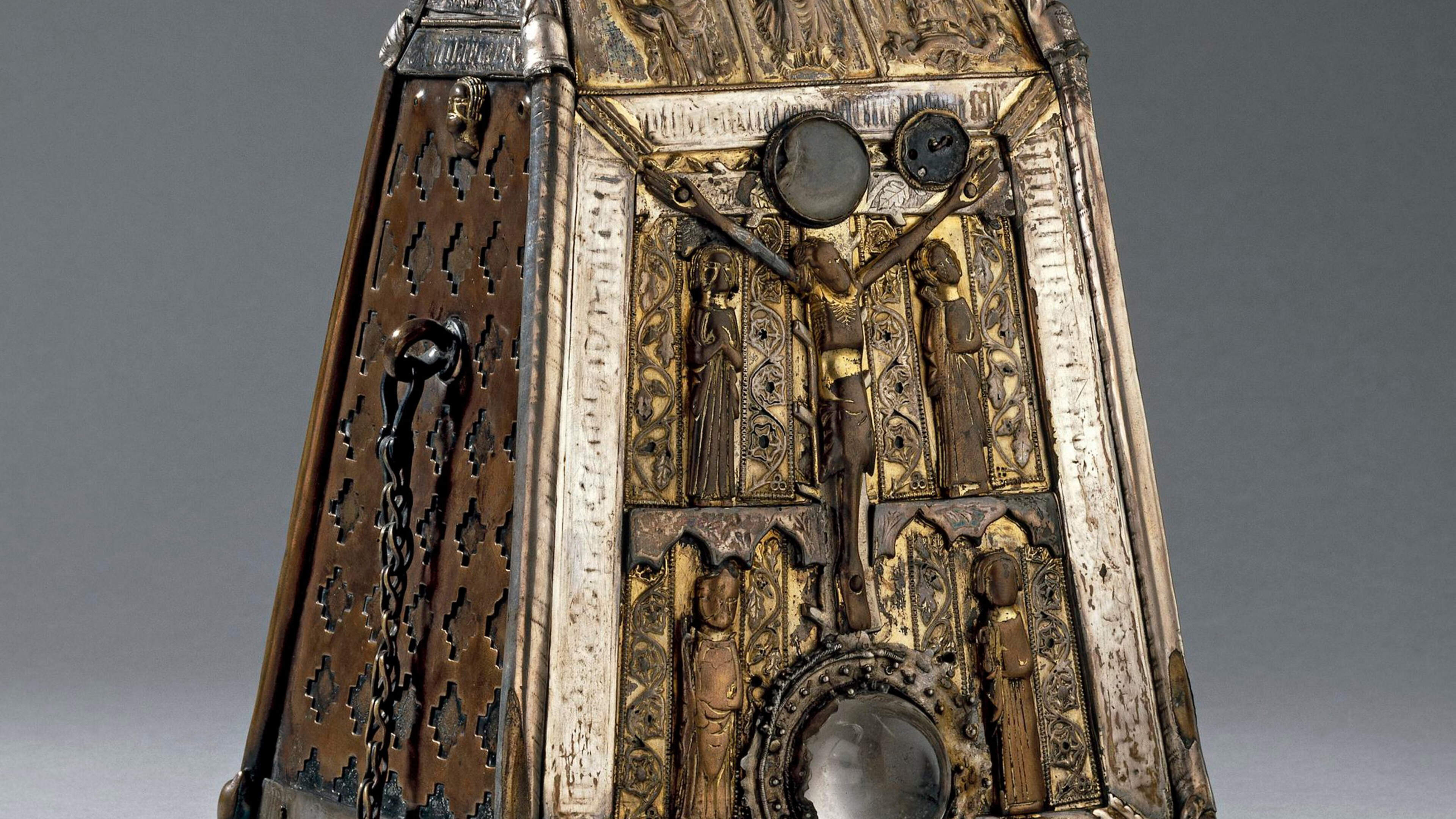 Martina Devlin: Too many Irish artefacts have ended up in British museums, and it’s time we got them back