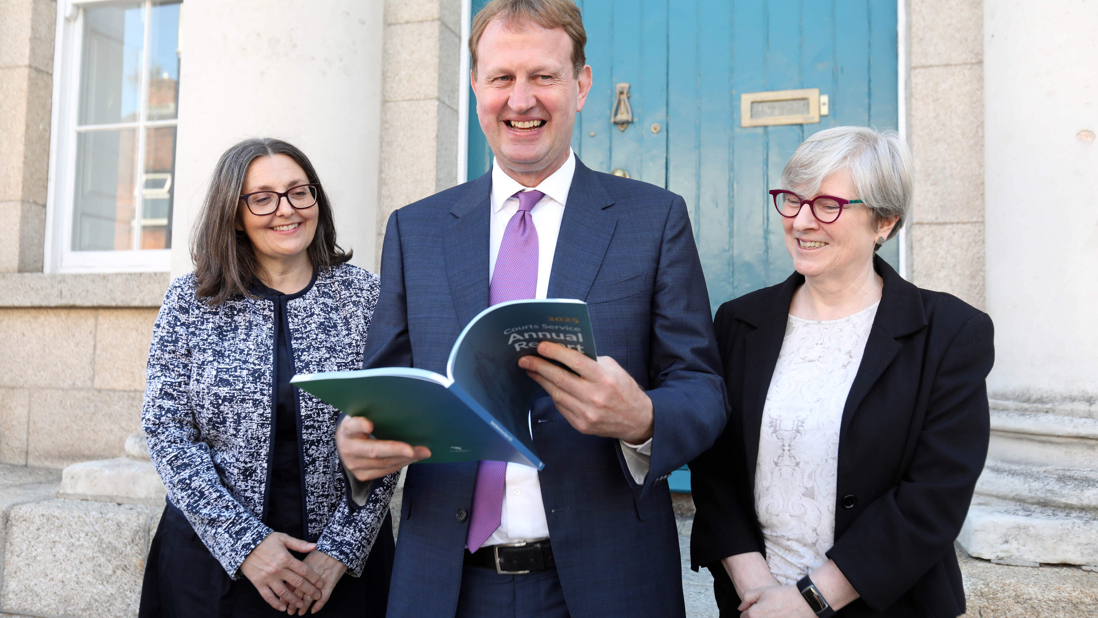 Justice Minister will not ditch new legal fees model despite courts chaos