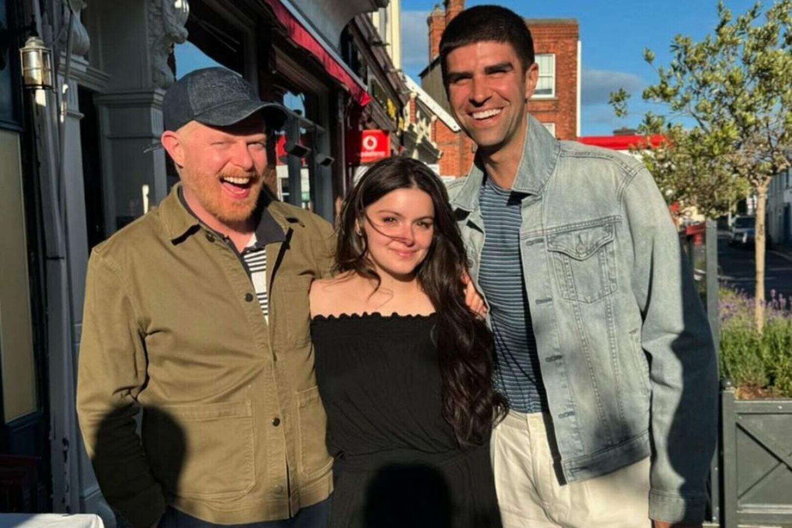 Modern Family actors Jesse Tyler Ferguson and Ariel Winter reunite in ...