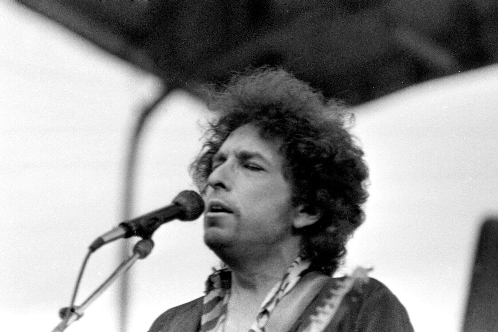 How the quiet village of Slane was ‘besieged’ before Bob Dylan took to ...