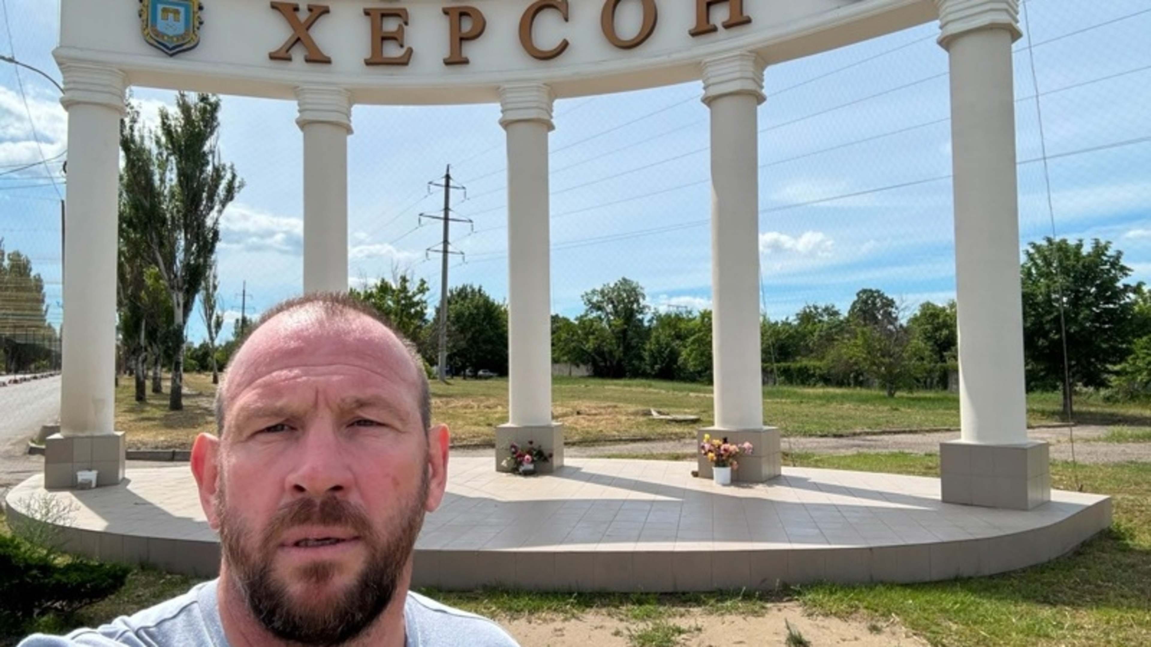 Ex-Munster rugby star Shane Leahy has ‘very lucky escape’ in Kherson, a Ukrainian city now ‘overrun’ with drones