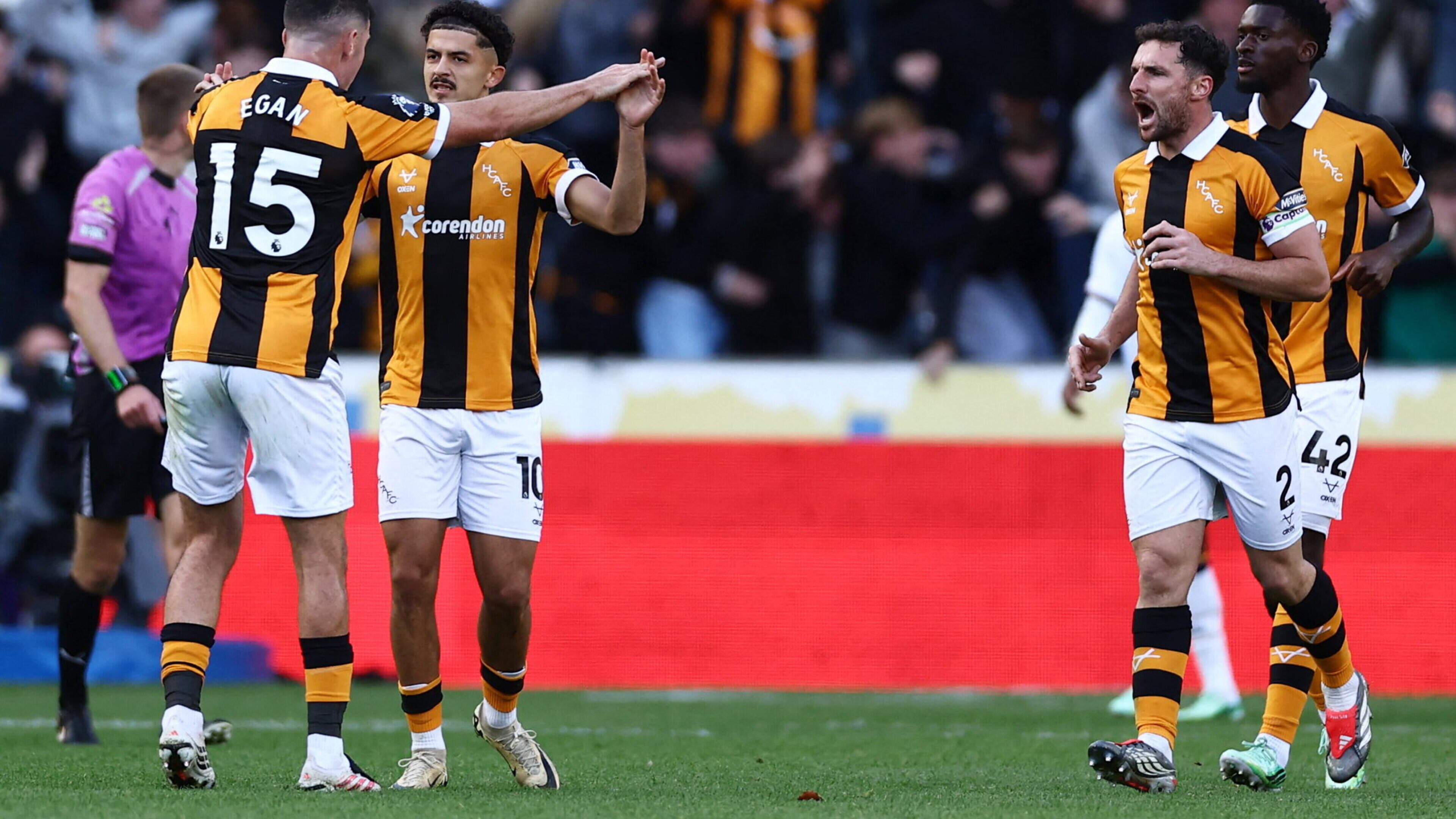 Hull maintain unbeaten home record with entertaining draw against Everton
