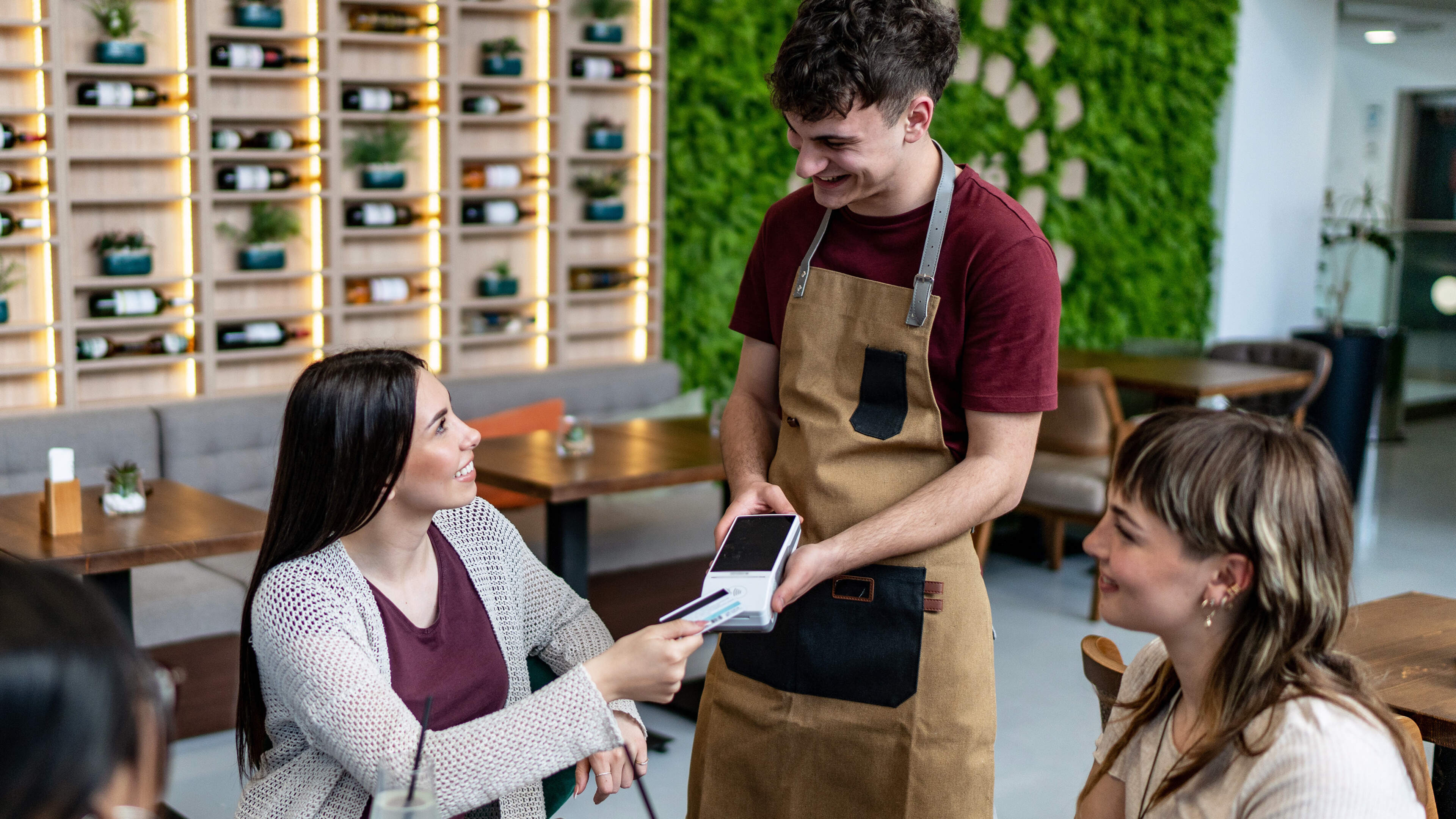 Nine out of 10 pub and nightclub purchases now contactless as cash use collapses