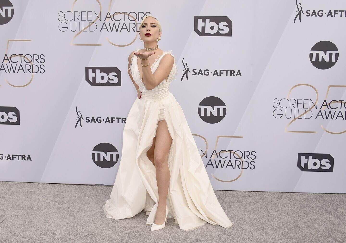 lady gaga sag awards 2019 dress Lady Gaga Debuts Dior SS19 Couture At The SAG Awards 2019 | British Vogue