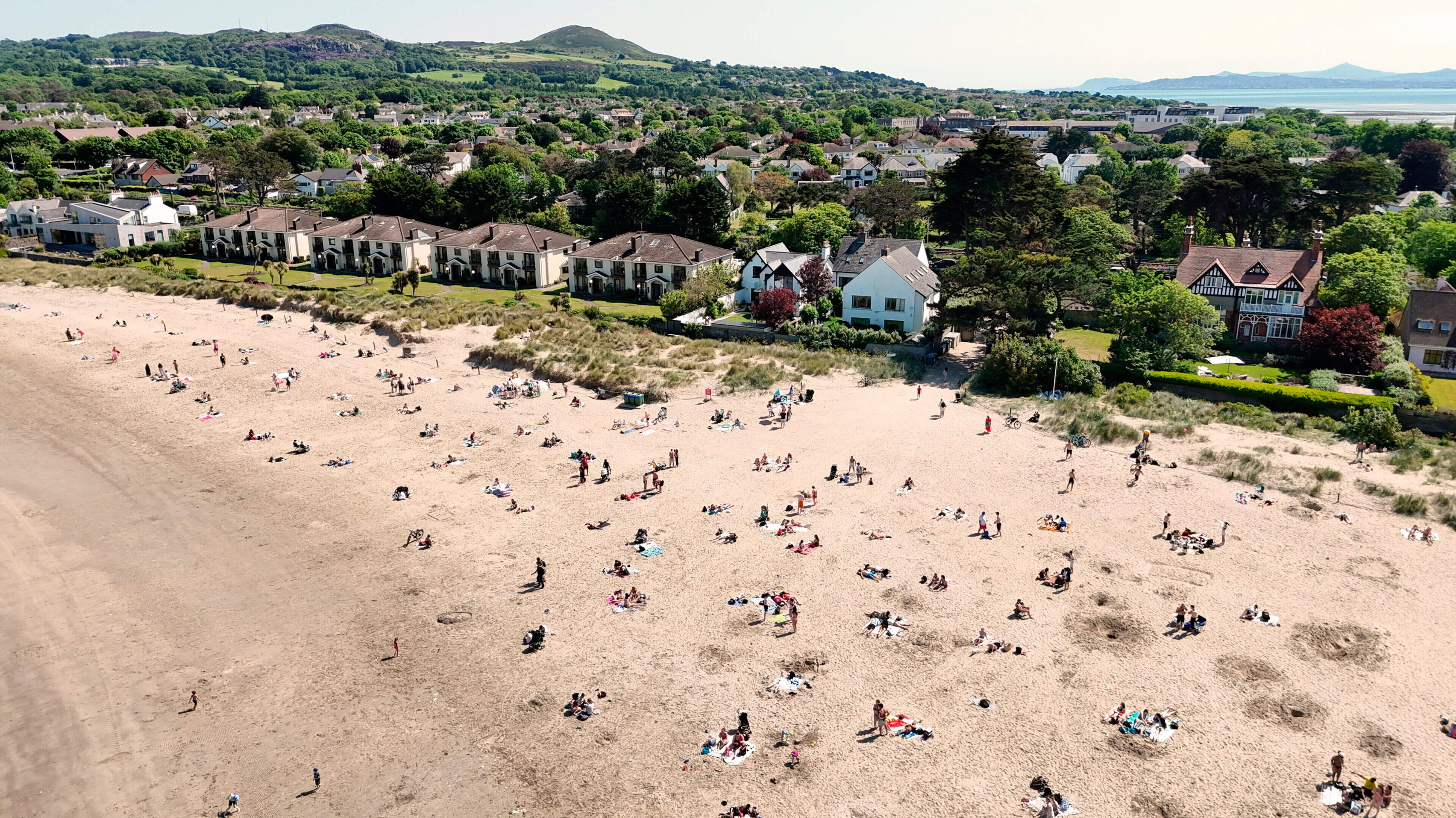 Explainer: What’s the deal with heatwaves and are we having one? 