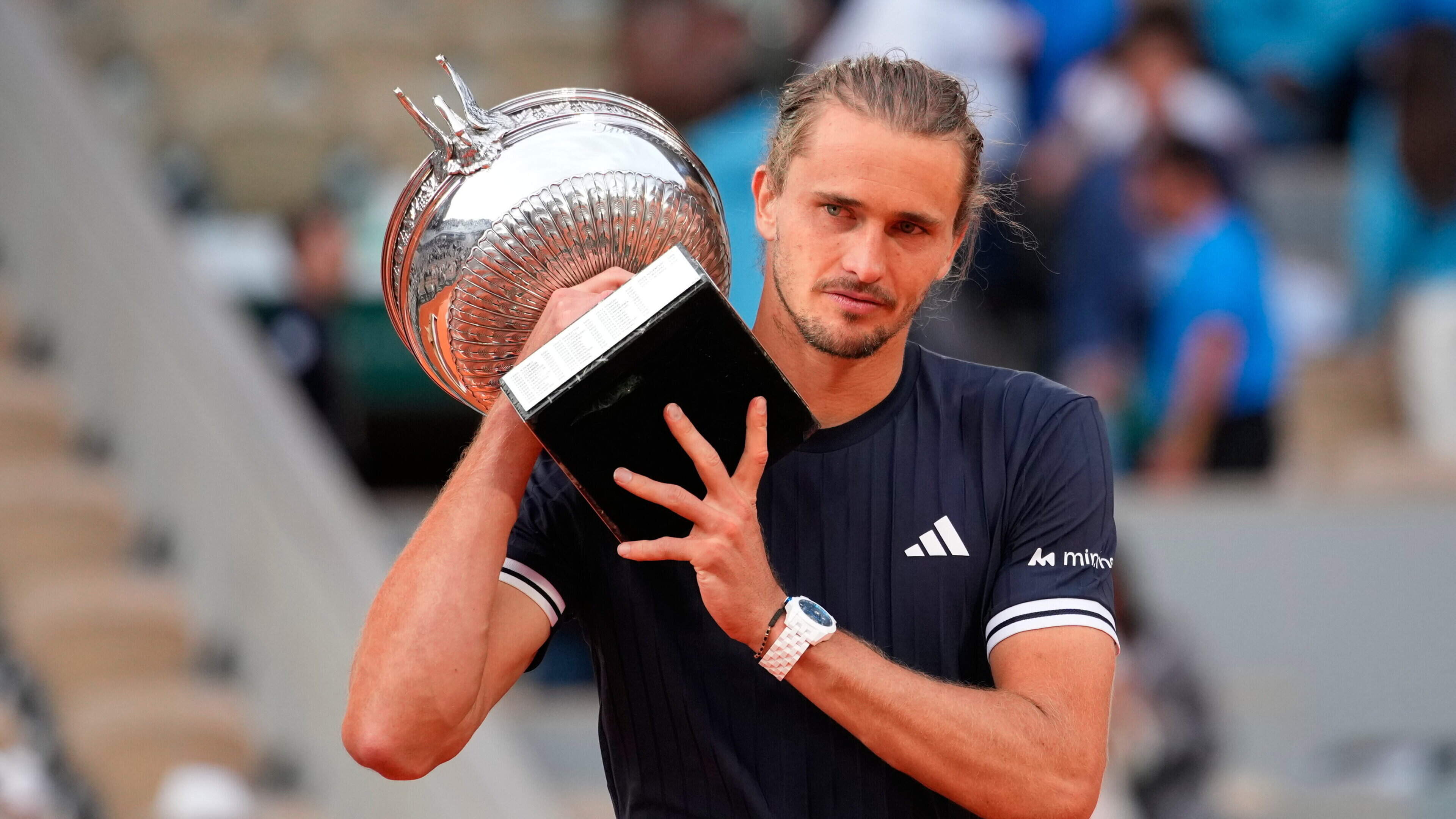 Alexander Zverev ends long wait for grand slam title with Fr
