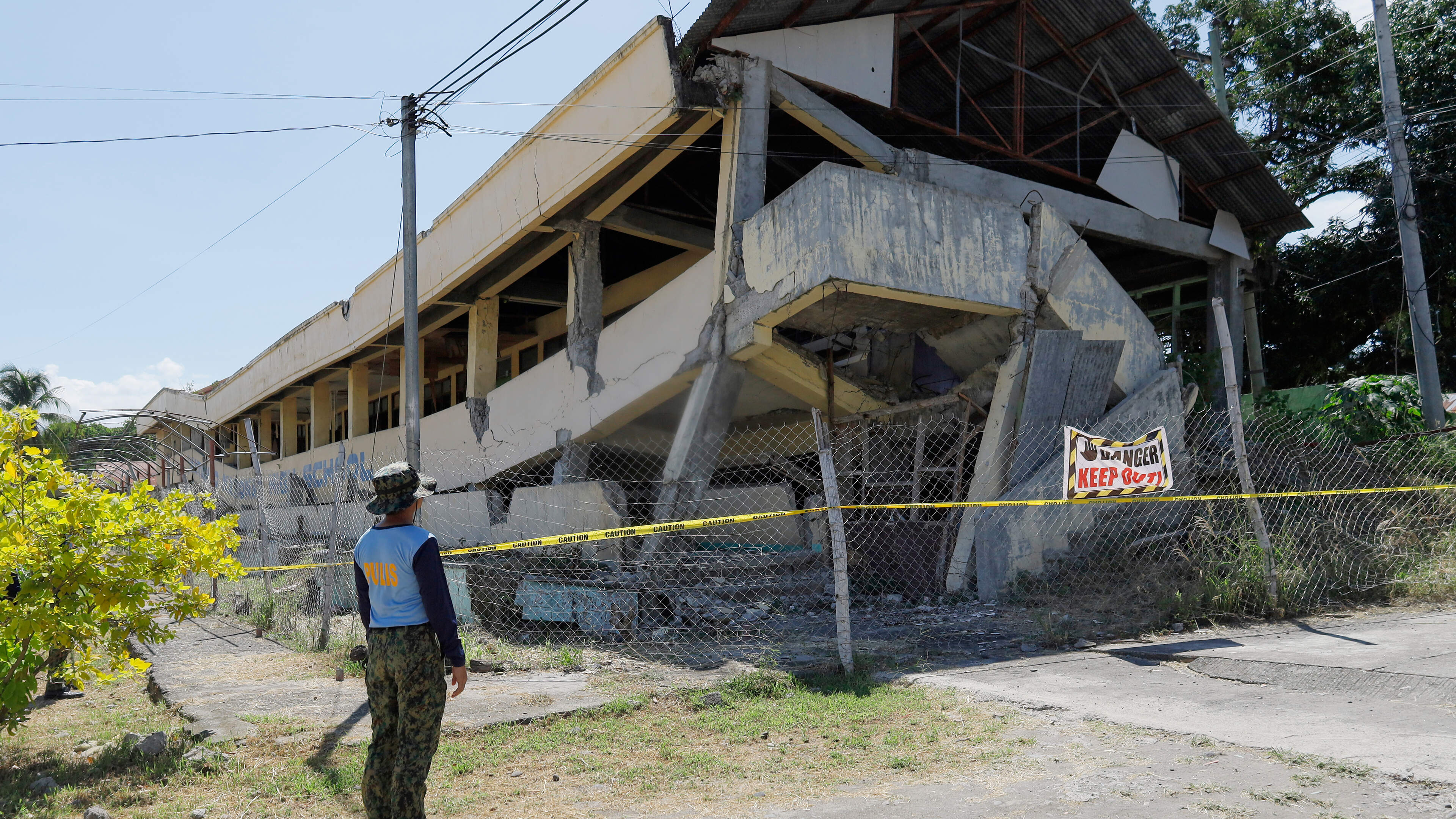 Earthquake of magnitude 7.8 strikes off southern Philippines, 32 feared dead