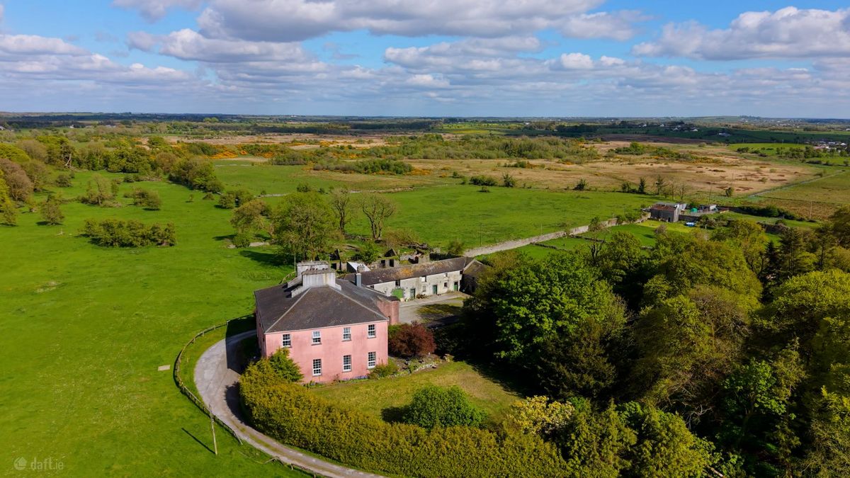 See inside the €1.75m Galway mansion which once hosted Mick Jagger and Marianne Faithfull