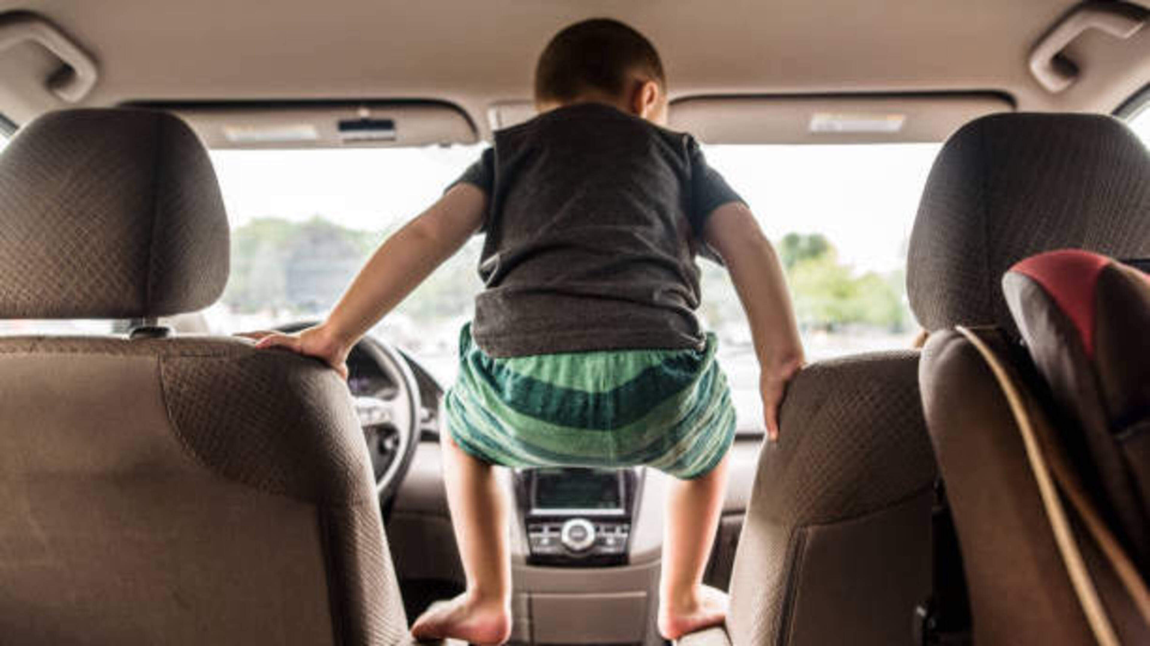 Kilkenny gardaí issue stark warning after child caught standing up behind driver in moving vehicle