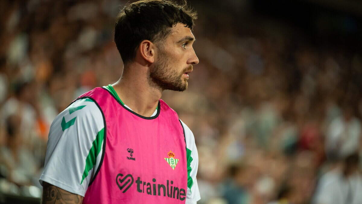 Three masked men break into Troy Parrott's Spanish home during match, reports claim