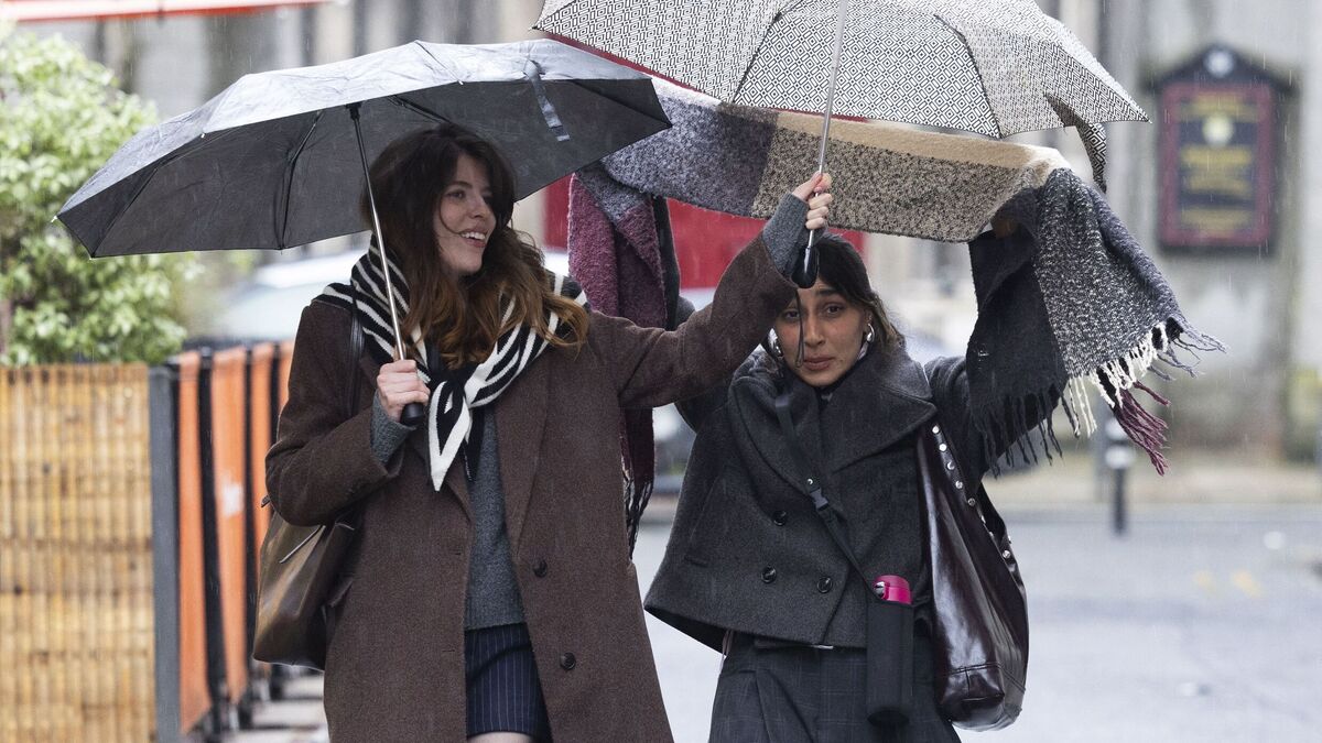 Storm Austen: Met Éireann warns of flooding, fallen trees and travel disruption
