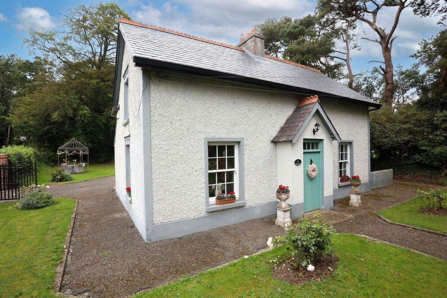 See inside 'picture book' Victorian gate lodge in Laois on the market ...
