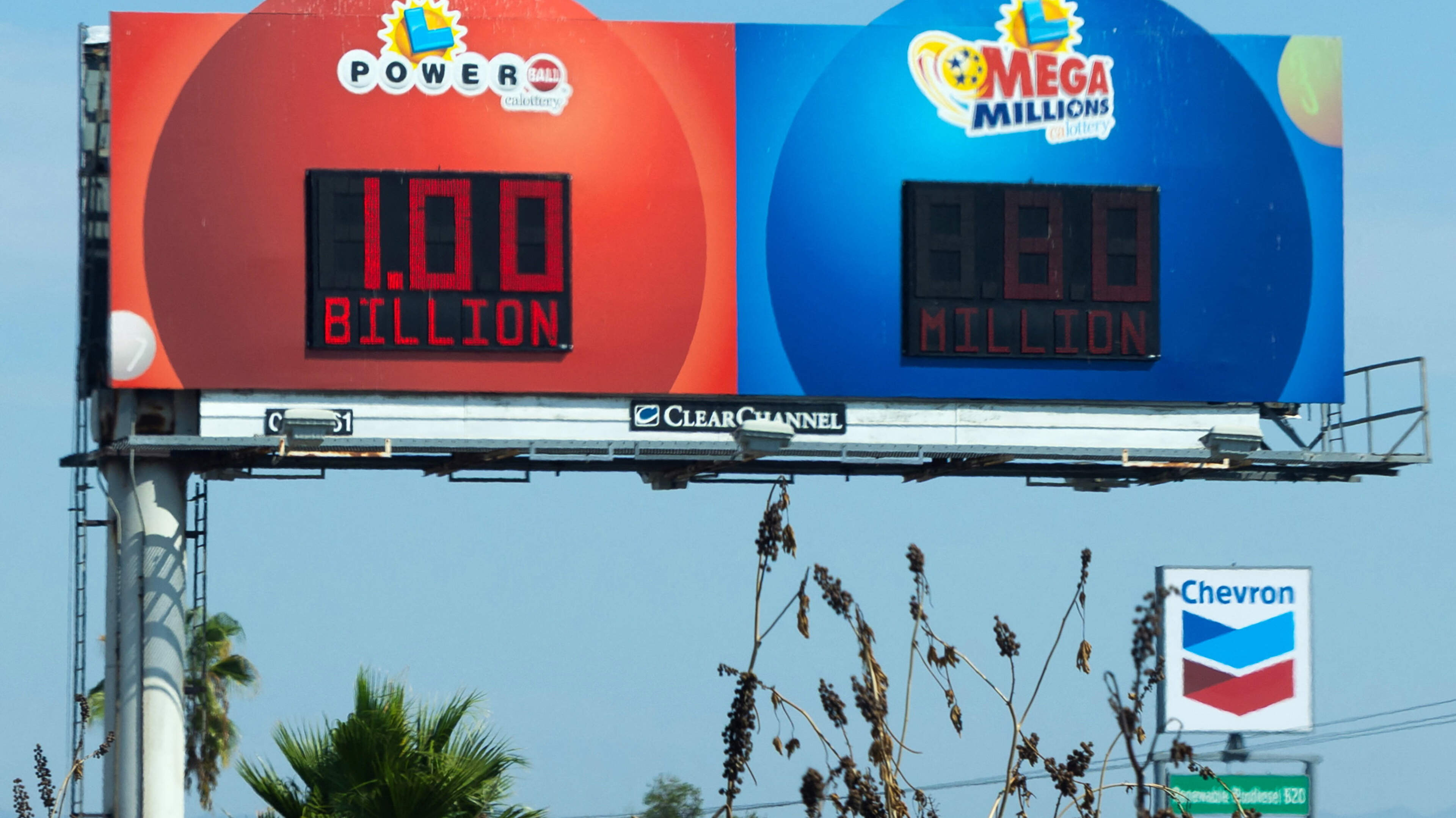 Illinois Powerball player wins $1bn jackpot in biggest prize of year so far
