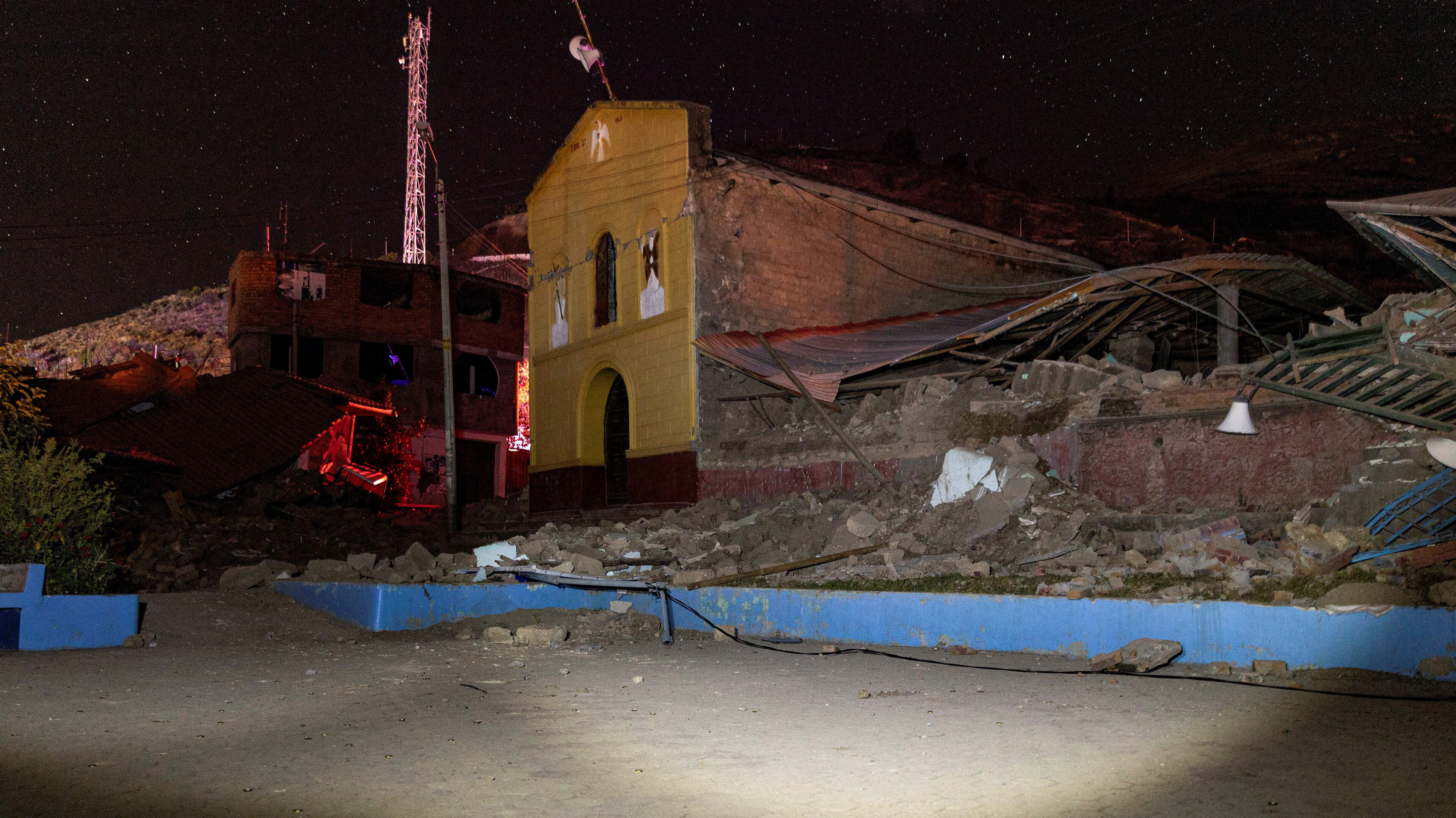 At least six dead and 21 injured after two earthquakes in Peru