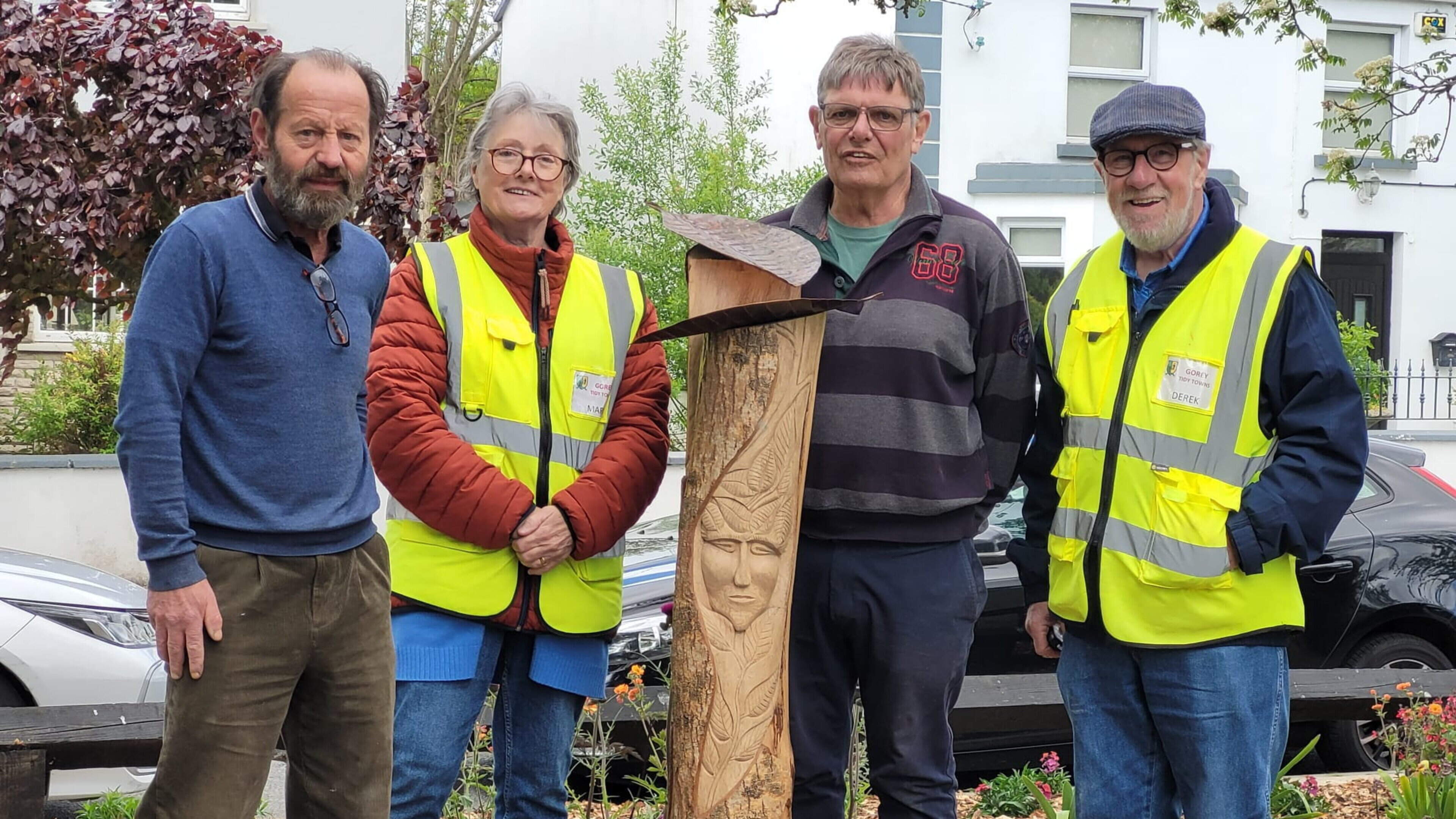 Wexford craftsman partners with local Tidy Towns group to unveil new wood carving statue