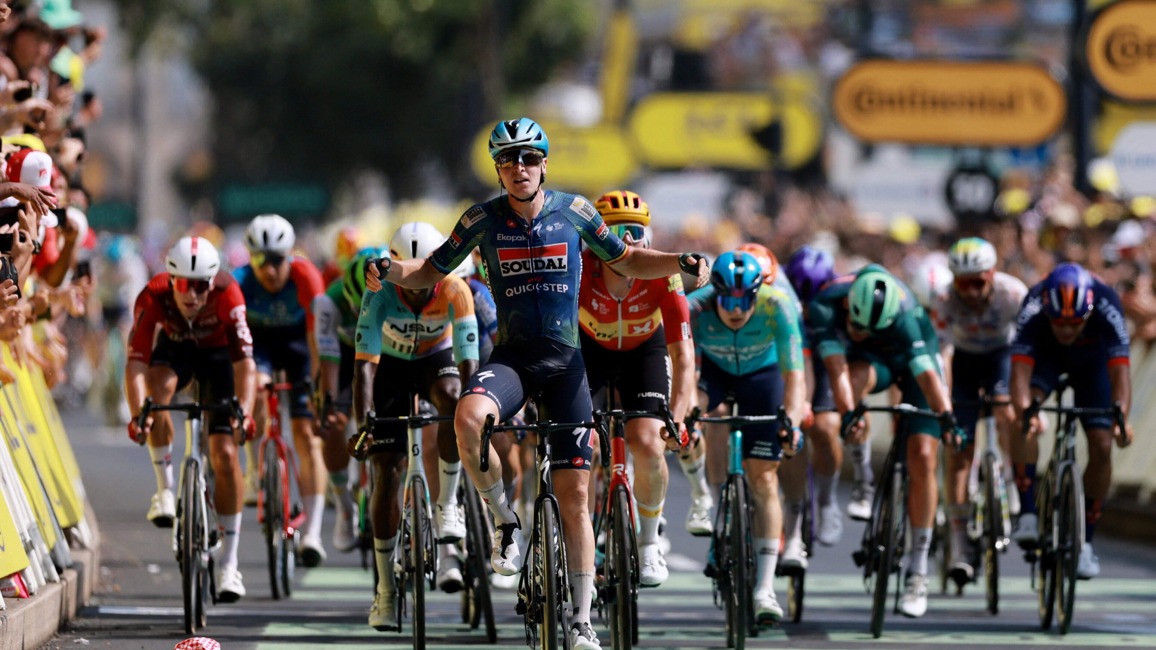 Tim Merlier sprints to win stage seven as Tadej Pogacar holds on to yellow jersey