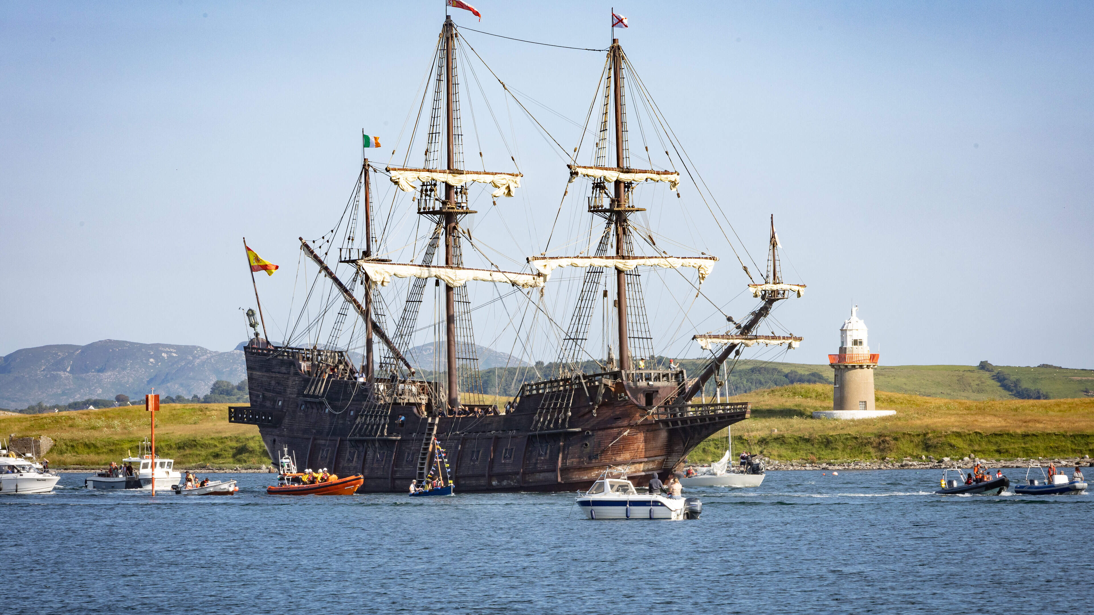 Replica Spanish Armada El Galeón Andalucia bids farewell to Sligo after drawing thousands of visitors