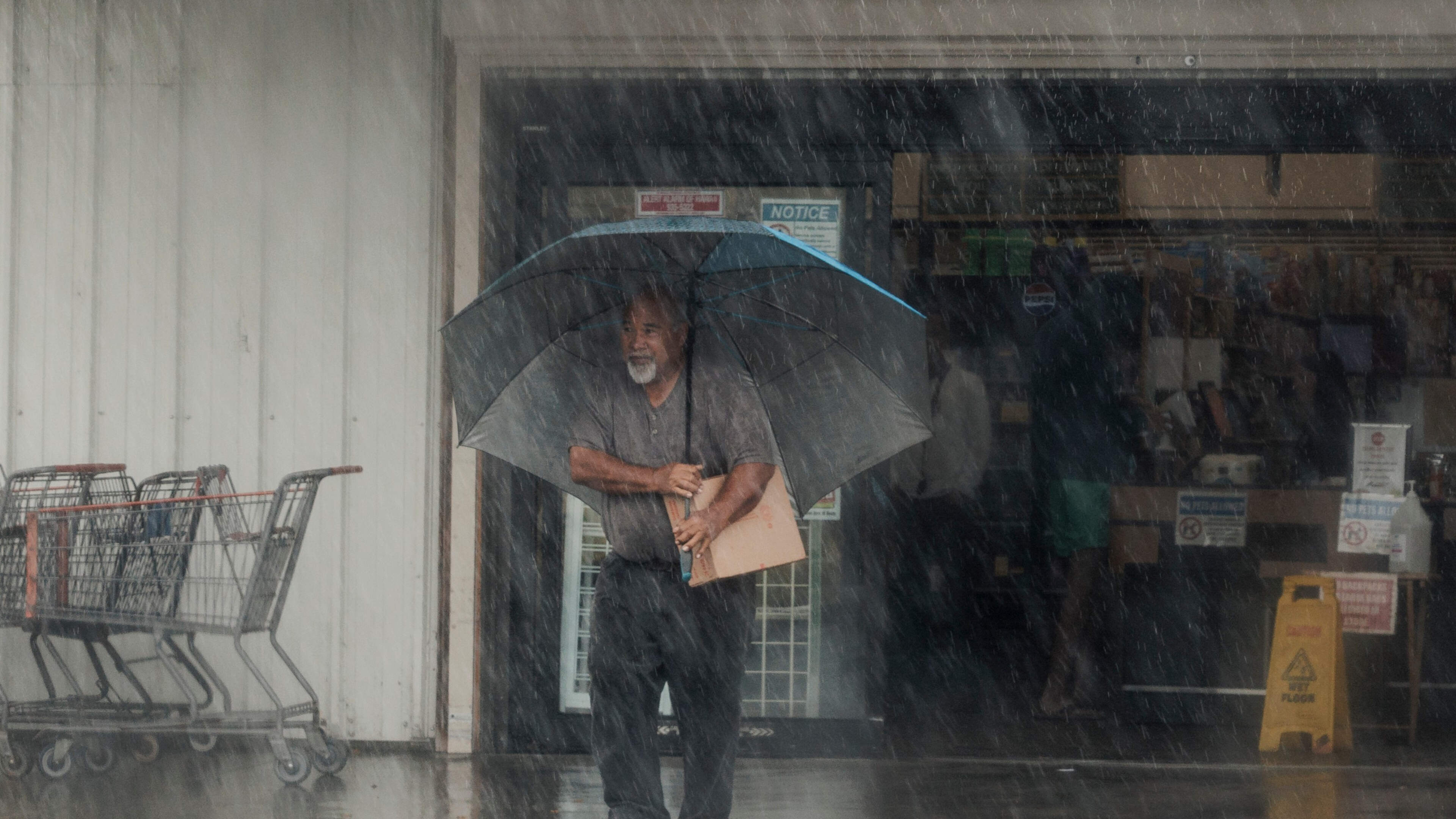 Hurricane Lala leaves thousands without power in Hawaii amid ‘life-threatening’ conditions