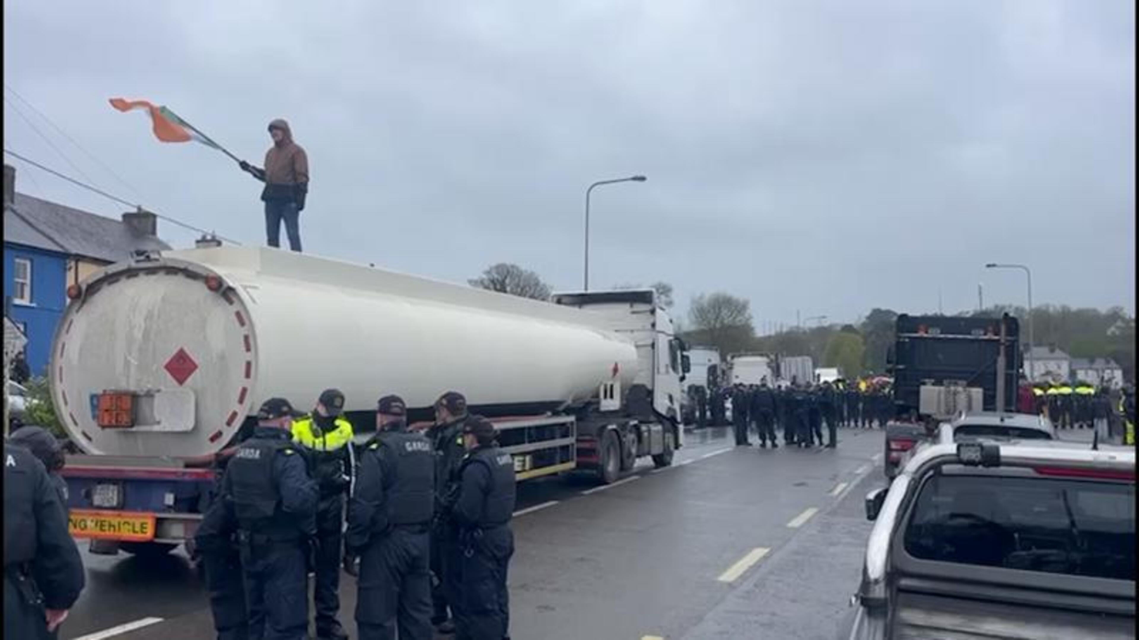 Army moves in to remove tractors in Cork as gardai use pepper spray to force protestors back