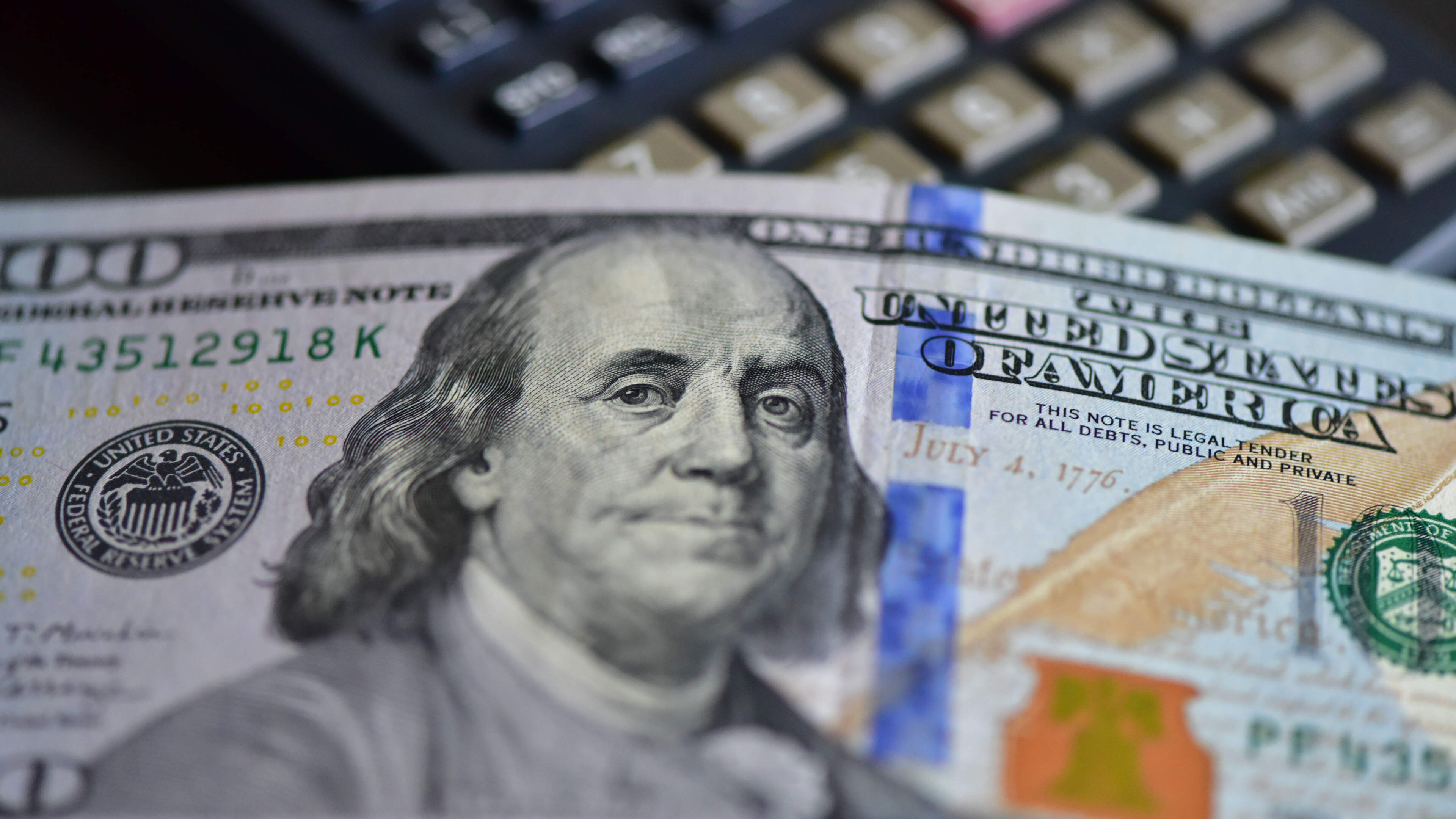 Central banks plan to reduce US dollar holdings, survey finds